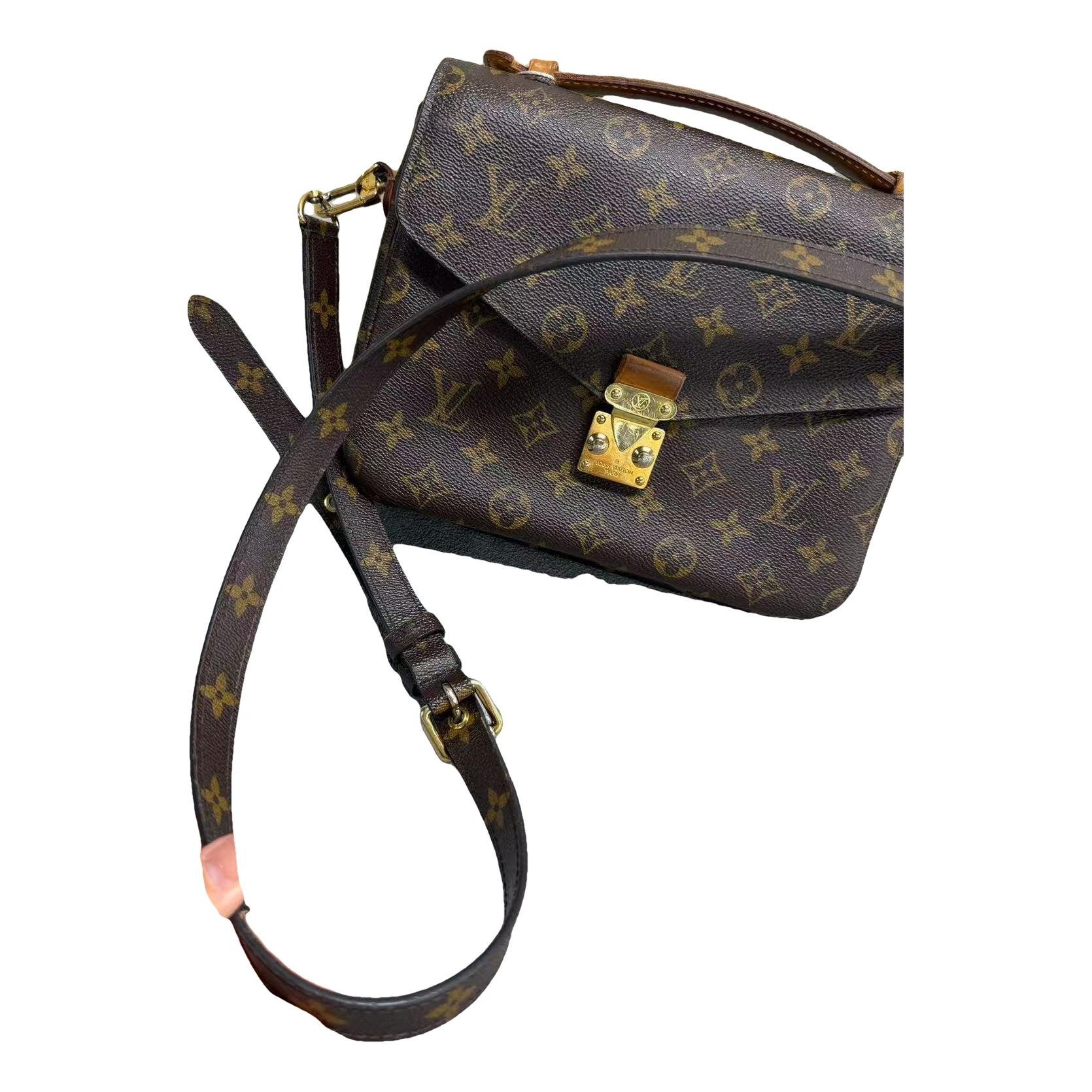 Metis leather handbag