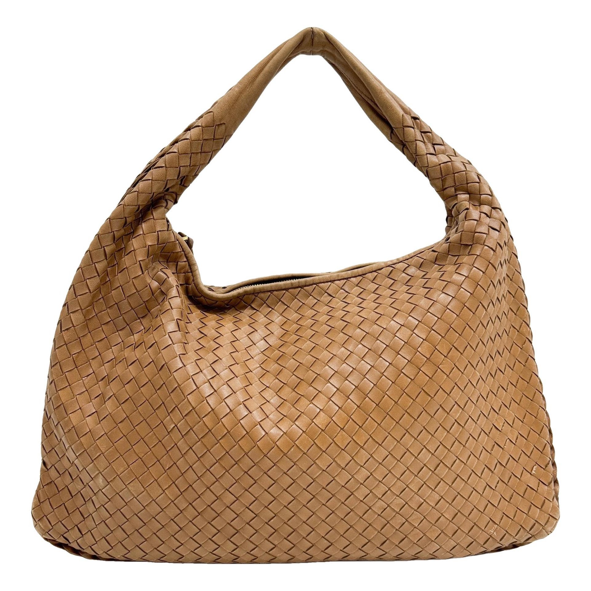 Veneta leather handbag