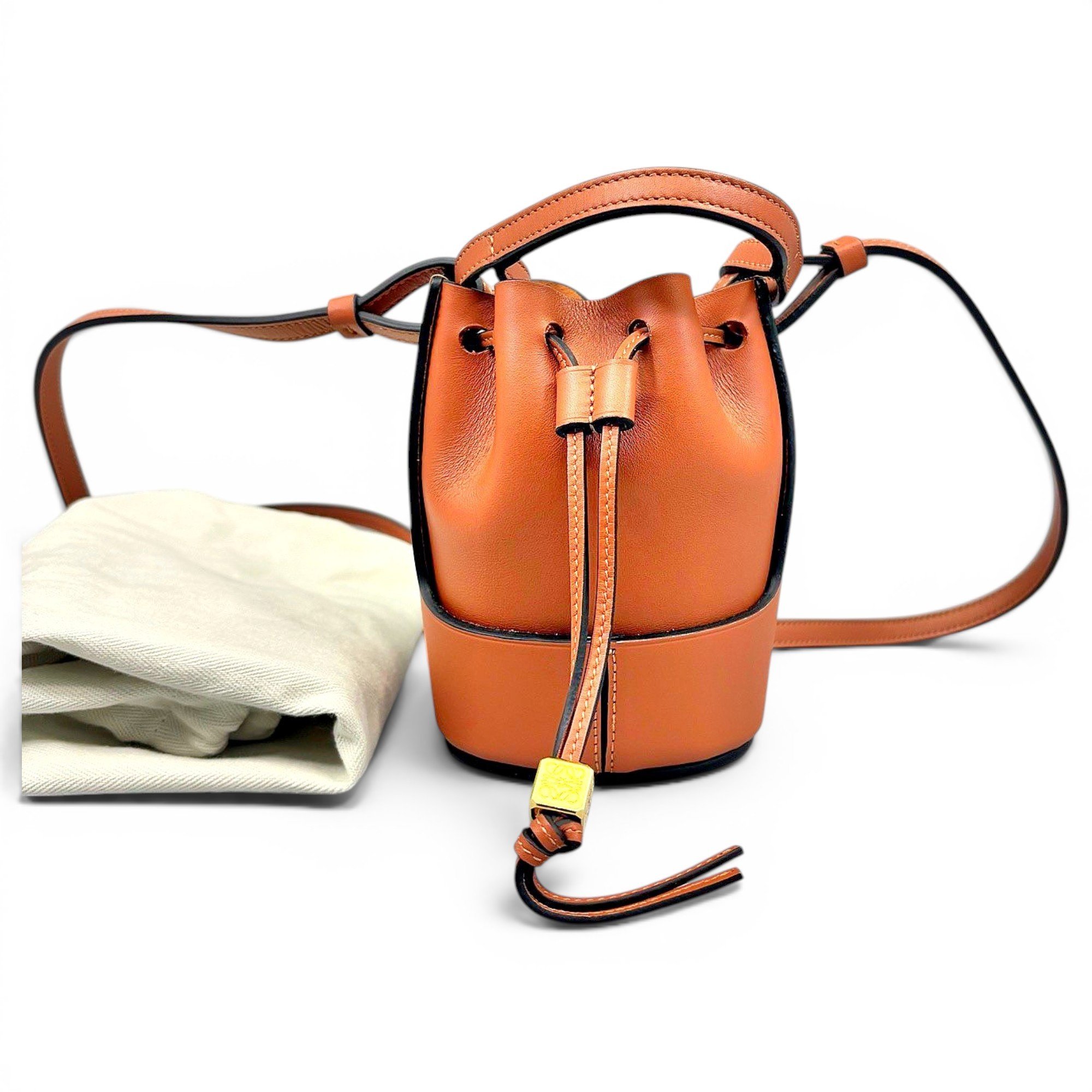Balloon leather handbag