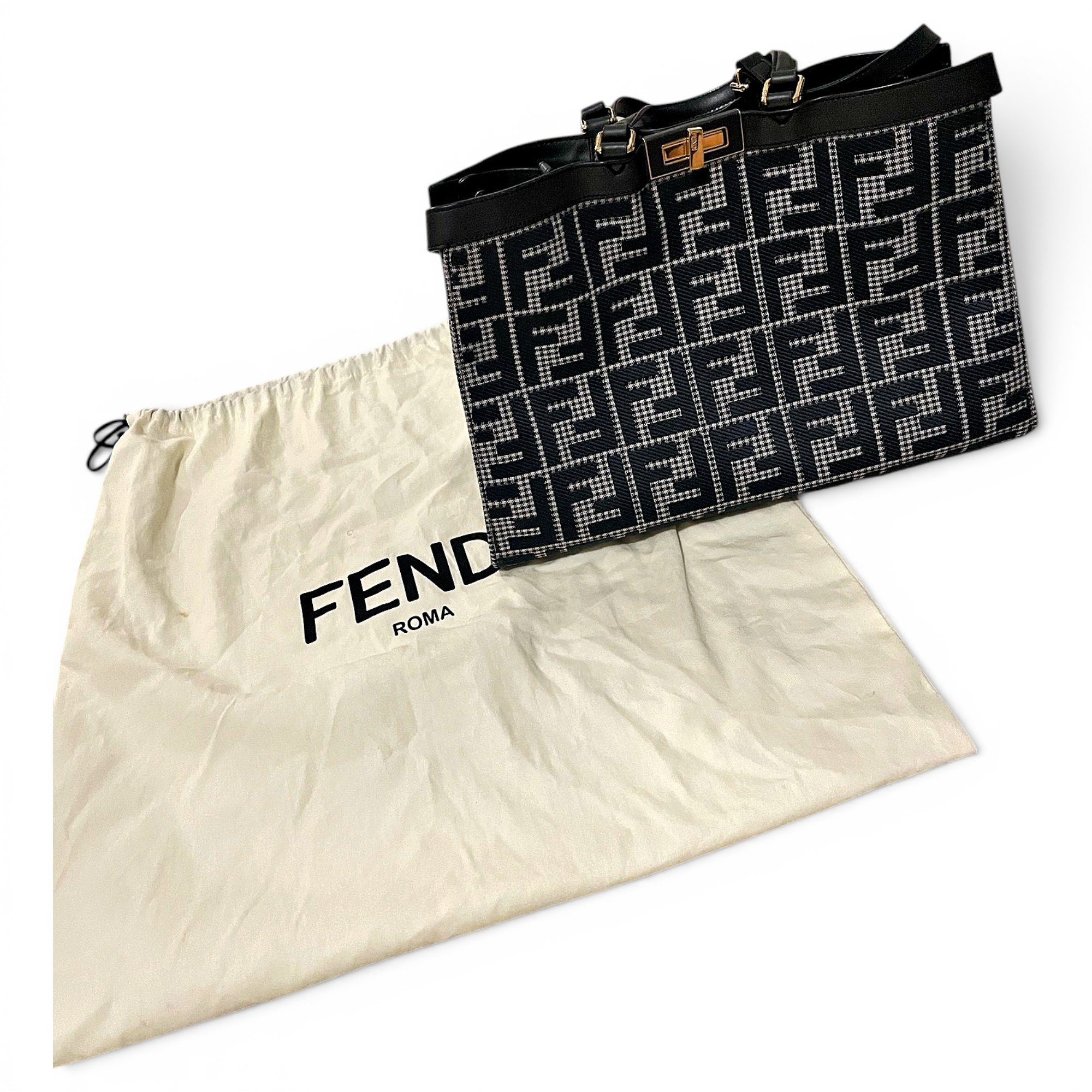 Peekaboo cloth tote