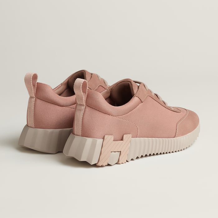 Bouncing Sneaker