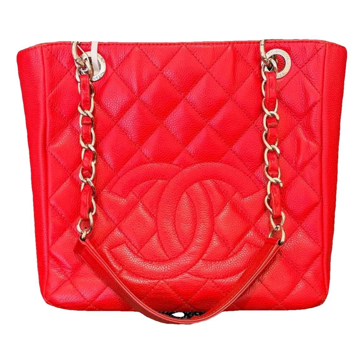 Médaillon leather handbag