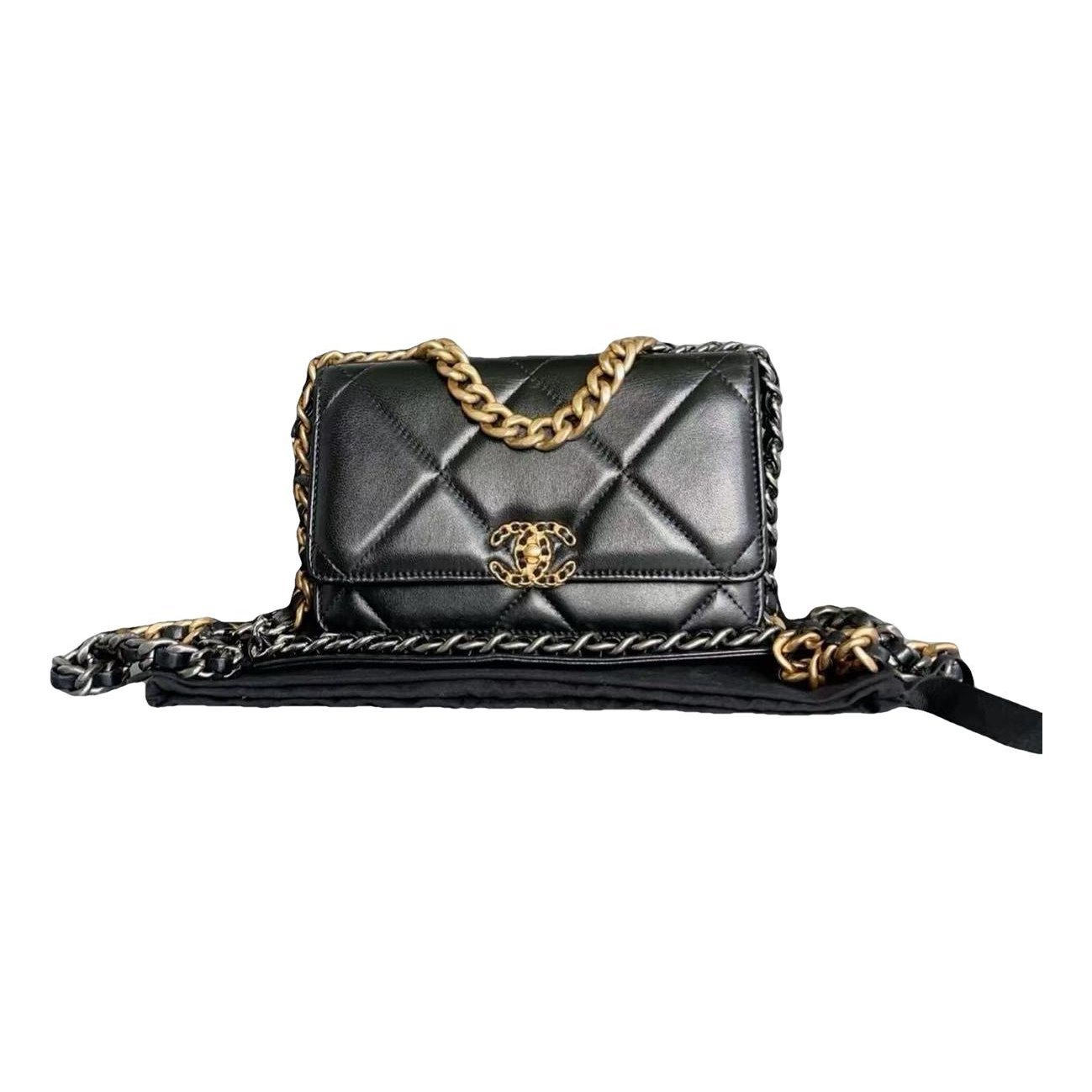 Wallet On Chain Chanel 19 leather handbag