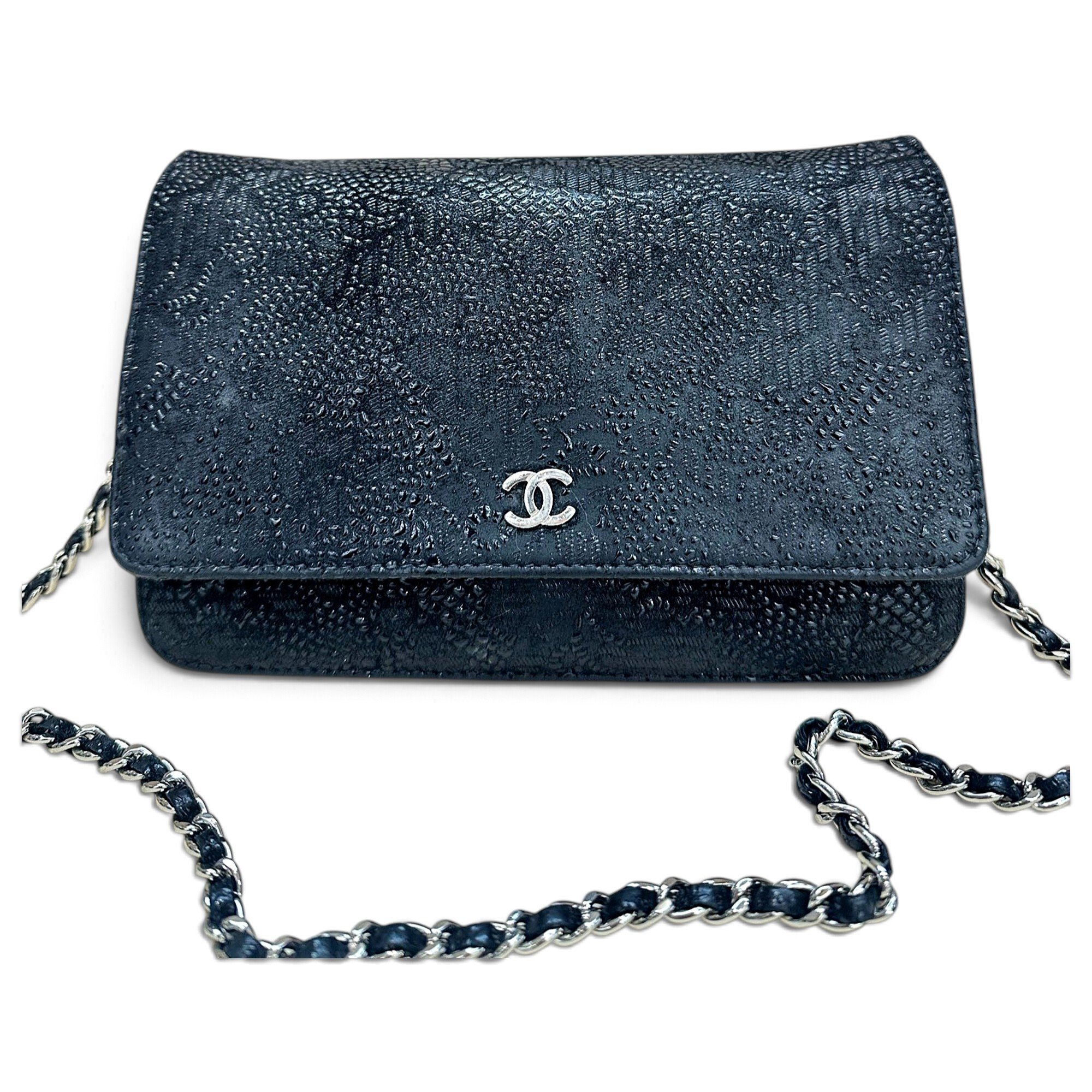 Wallet On Chain Timeless/Classique leather crossbody bag