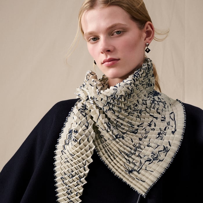 Mille Et Un Lapins Pleated Triangle