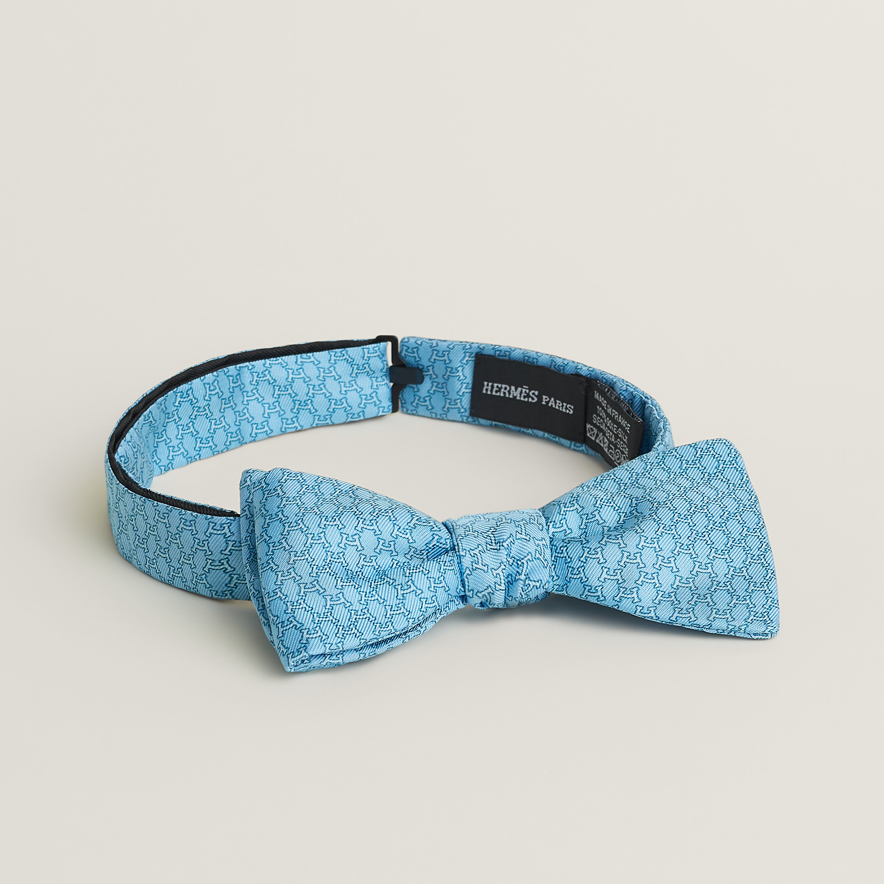 Hilario bow tie