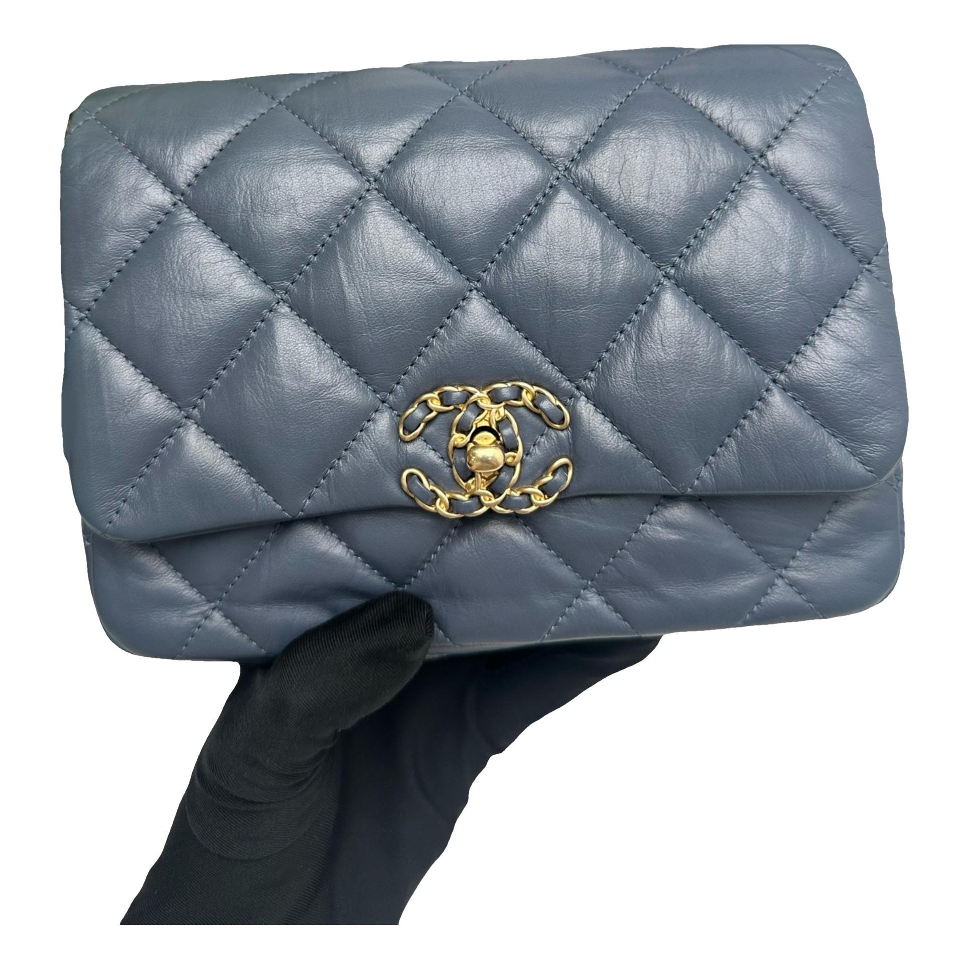 Chanel 19 leather handbag