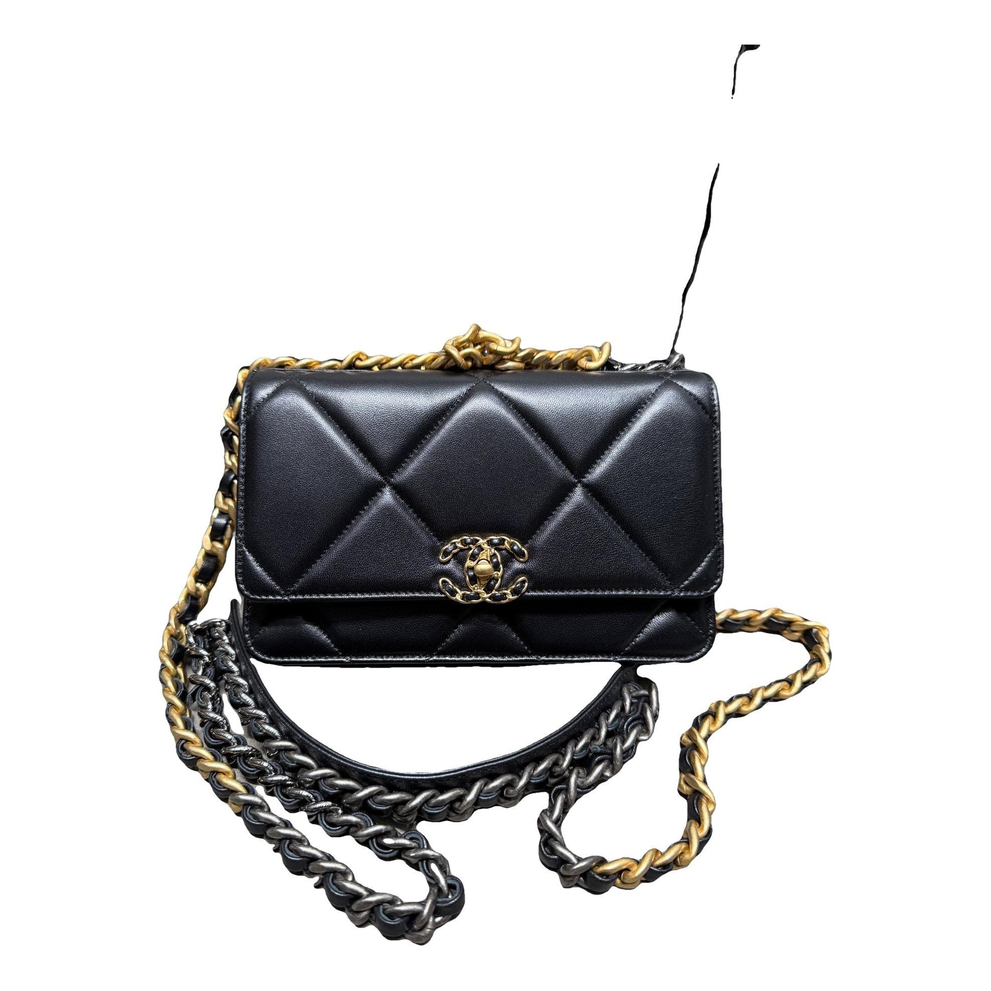 Wallet On Chain Chanel 19 leather handbag