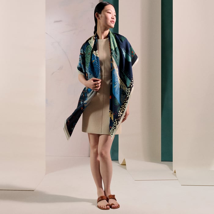 Le Livre d'Esope Shawl 140