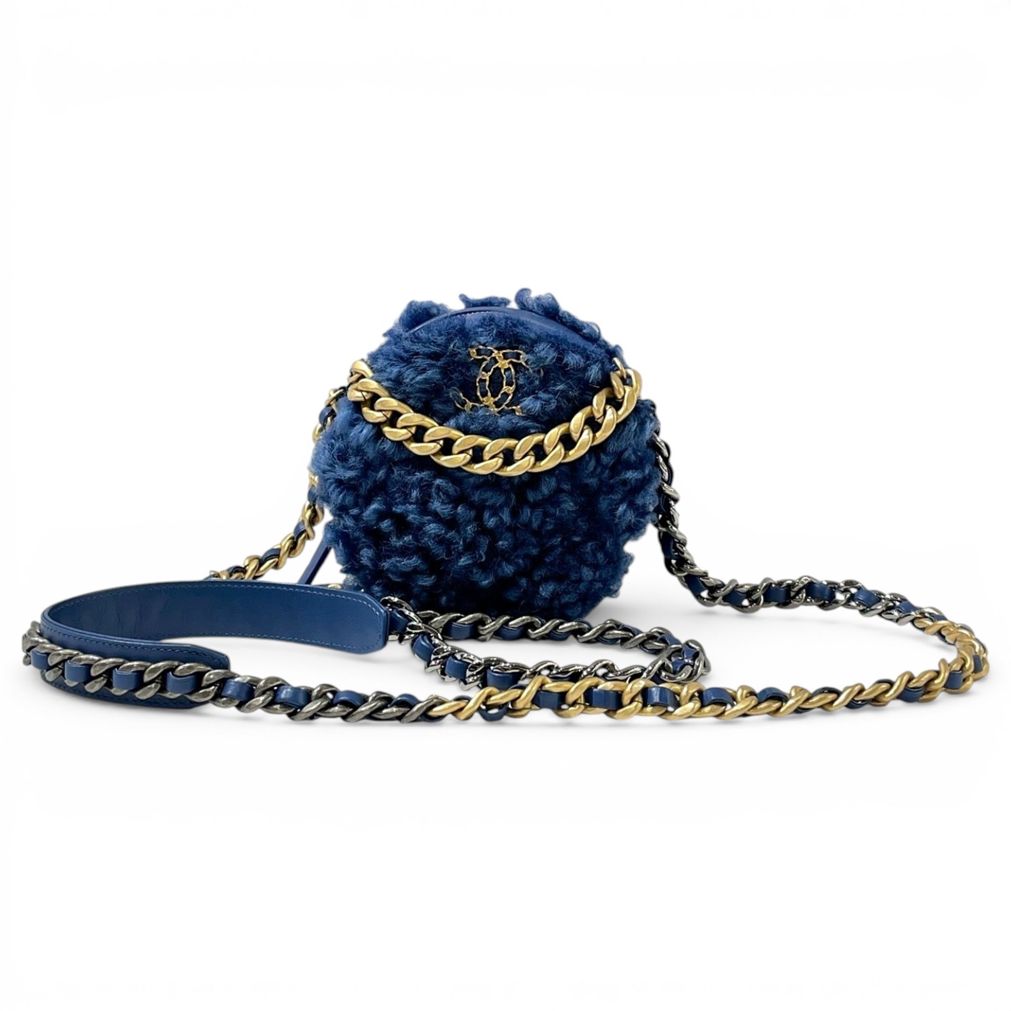 Chanel 19 leather handbag