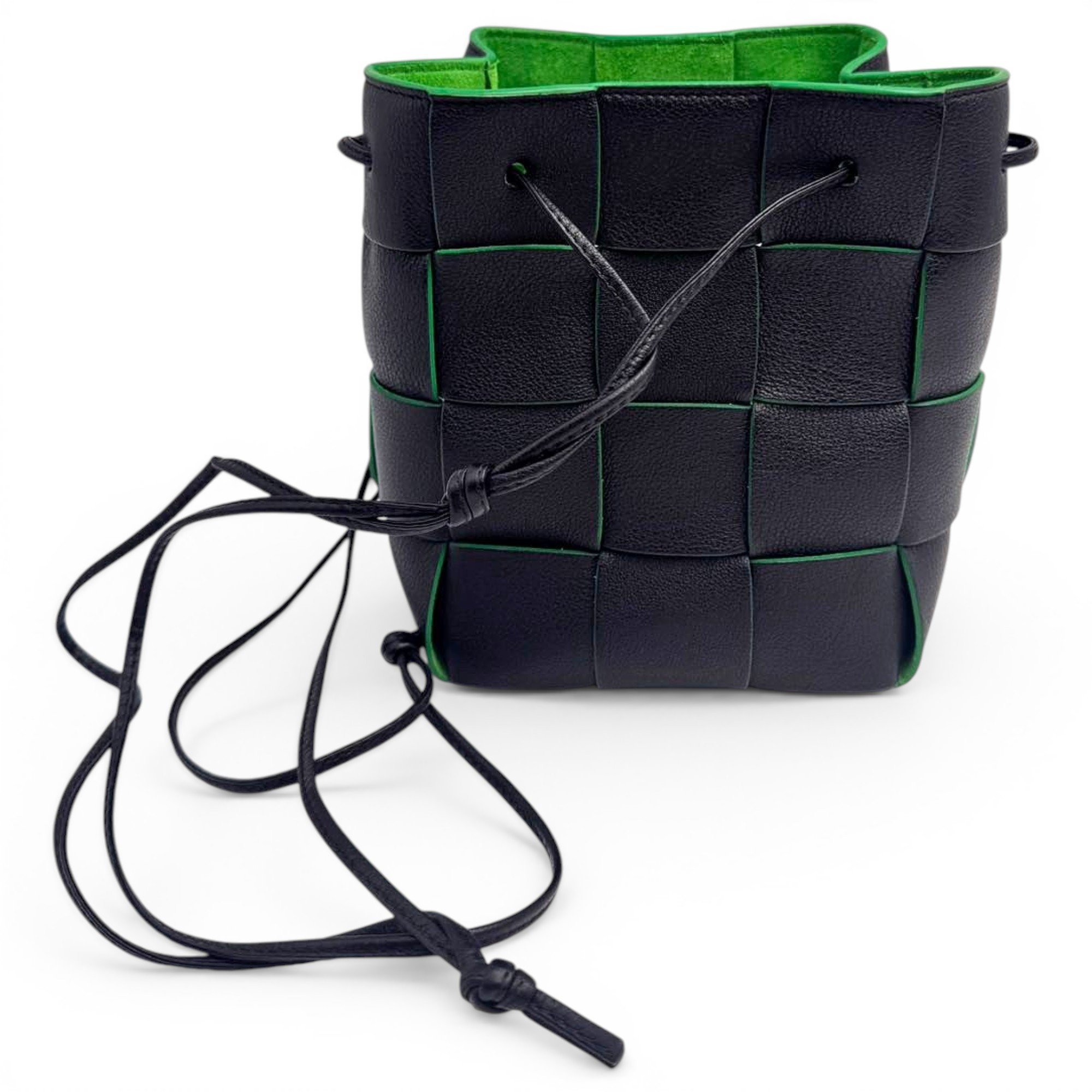 Cassette Bucket leather handbag