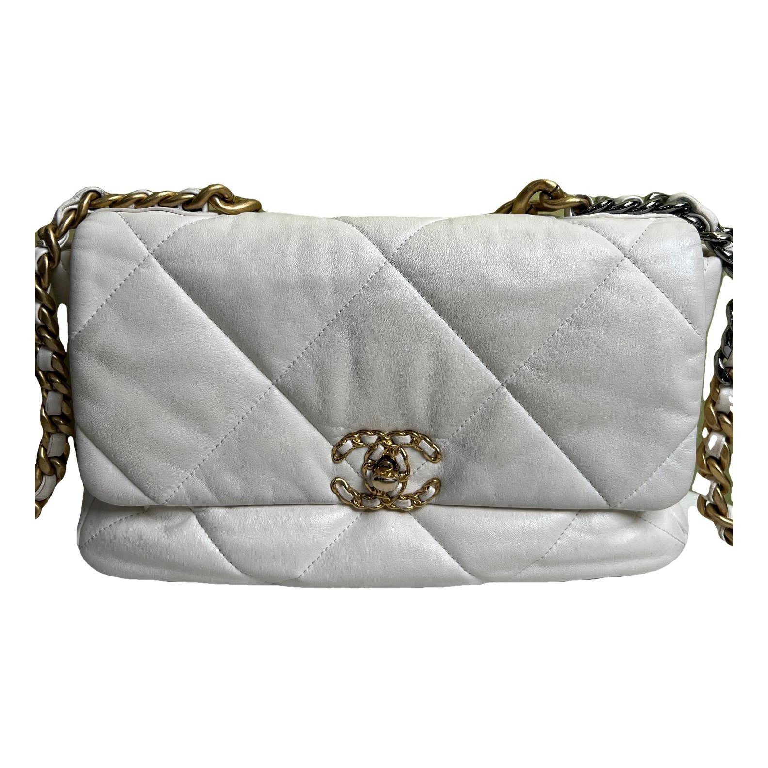 Chanel 19 leather handbag