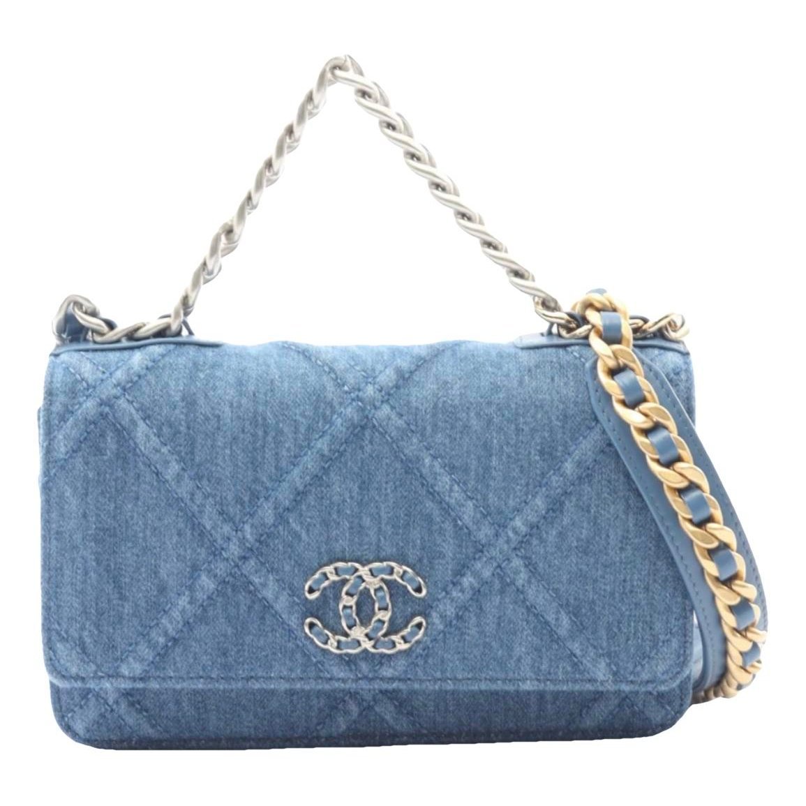 Wallet On Chain Chanel 19 handbag