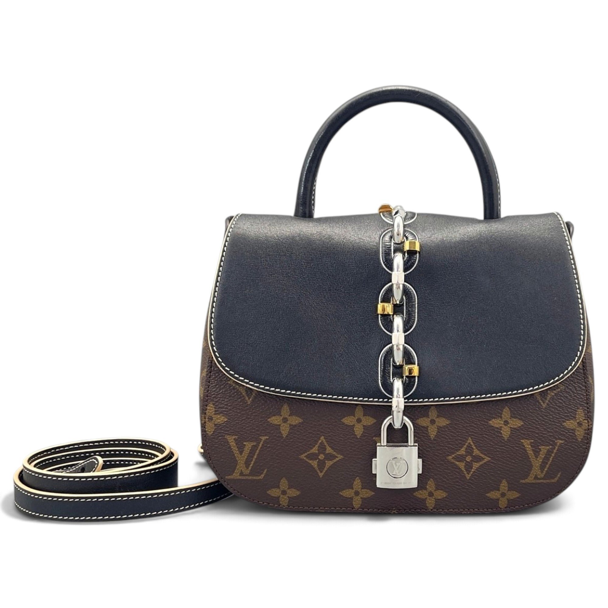 Chain It leather crossbody bag