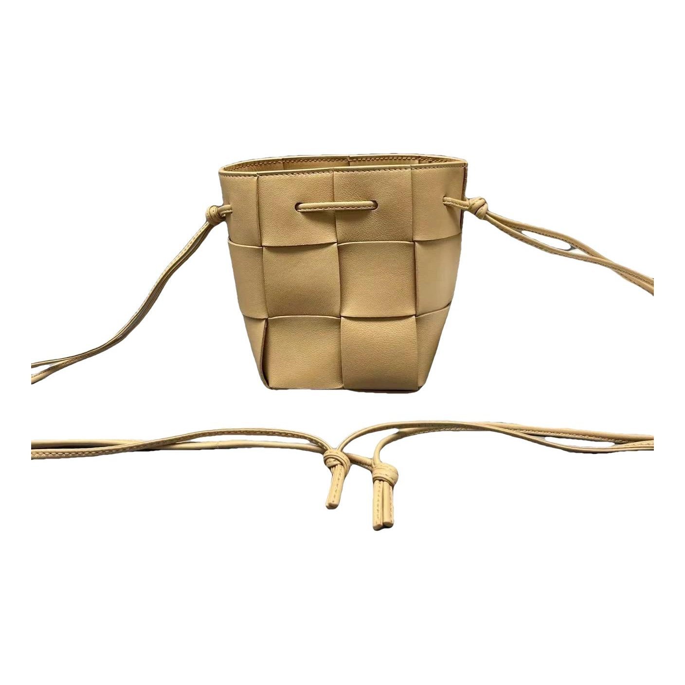 Cassette Bucket leather handbag