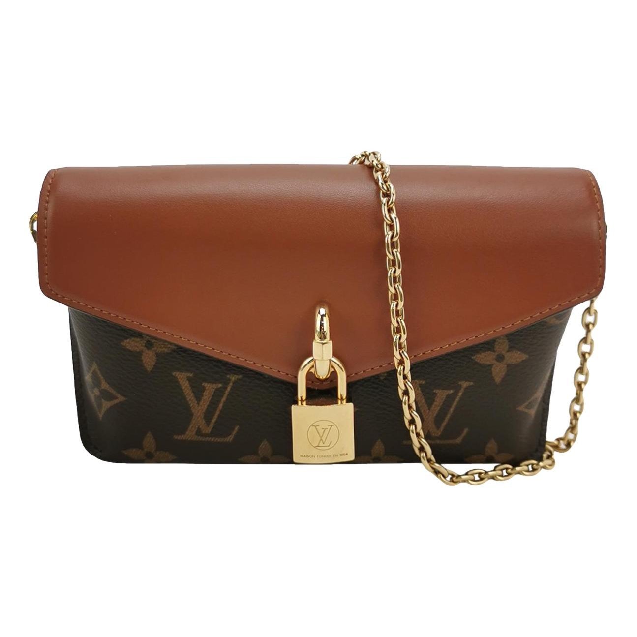 Easy Pouch On Strap leather handbag