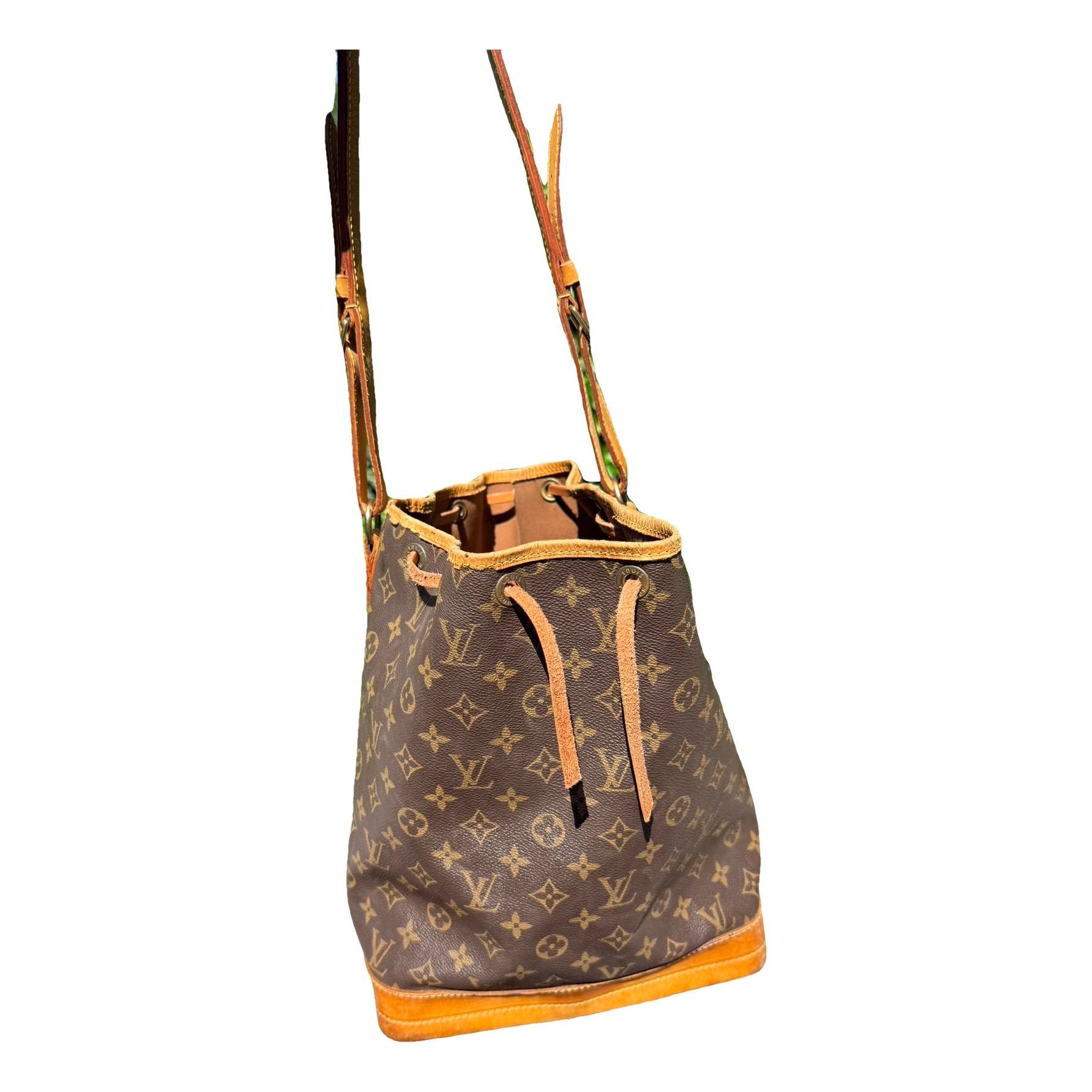 Noé leather handbag