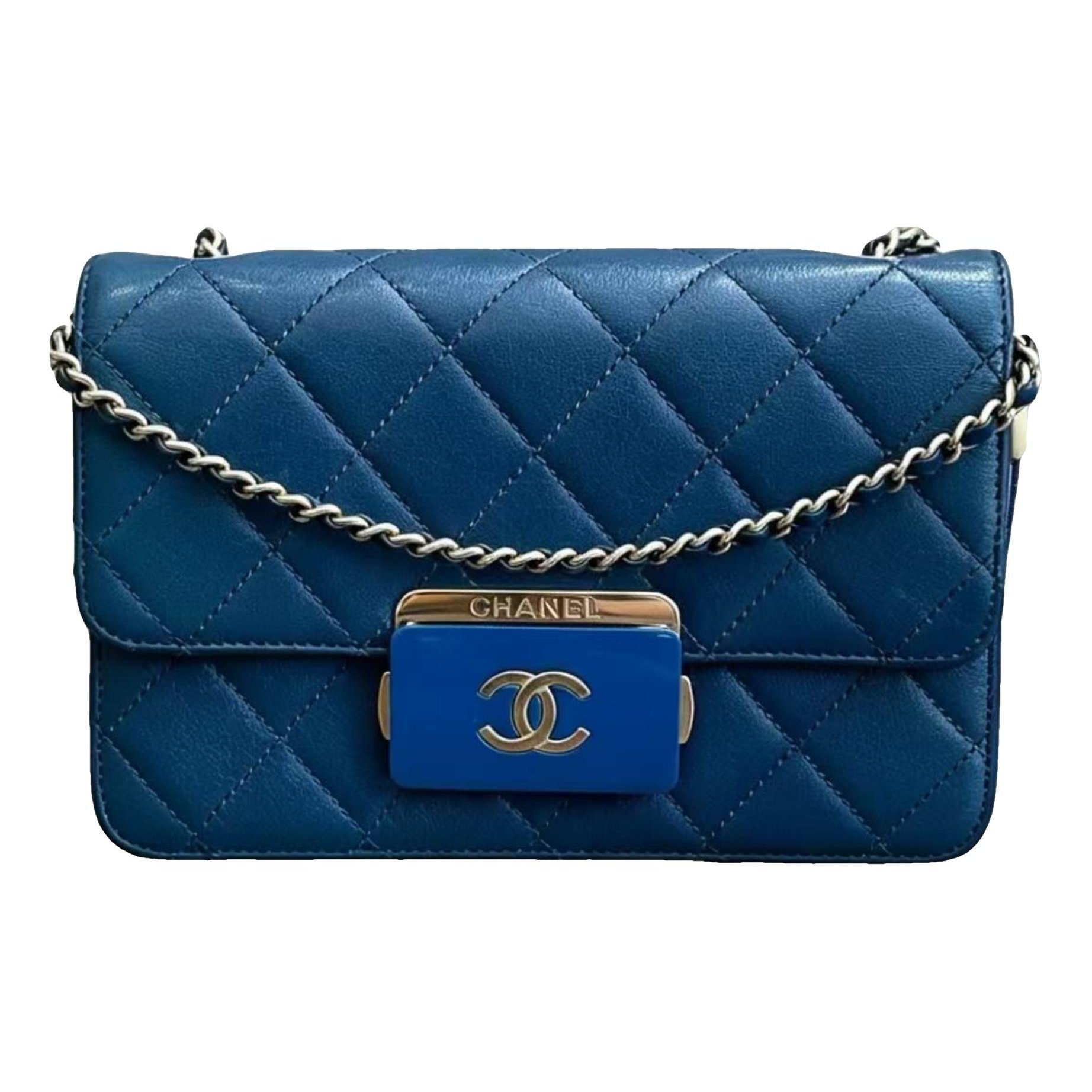 Wallet On Chain Timeless/Classique leather crossbody bag