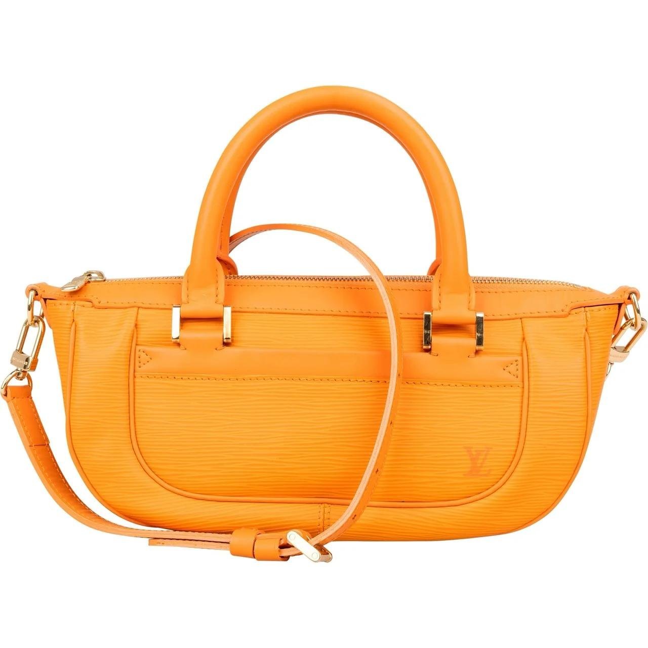 Dhanura leather handbag