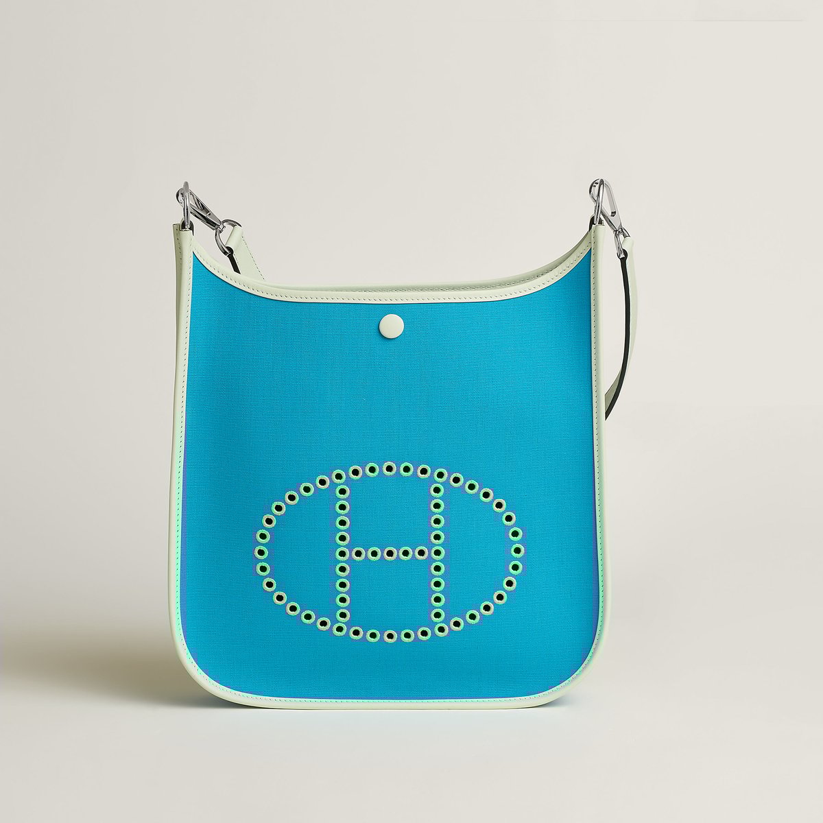 未使用級✨HERMES エルメス　ニューリブリス　　ヘリンボーン　ネイビー ロザンジュ 《ニュー・リブリス》 GM - ブルー | Hermès