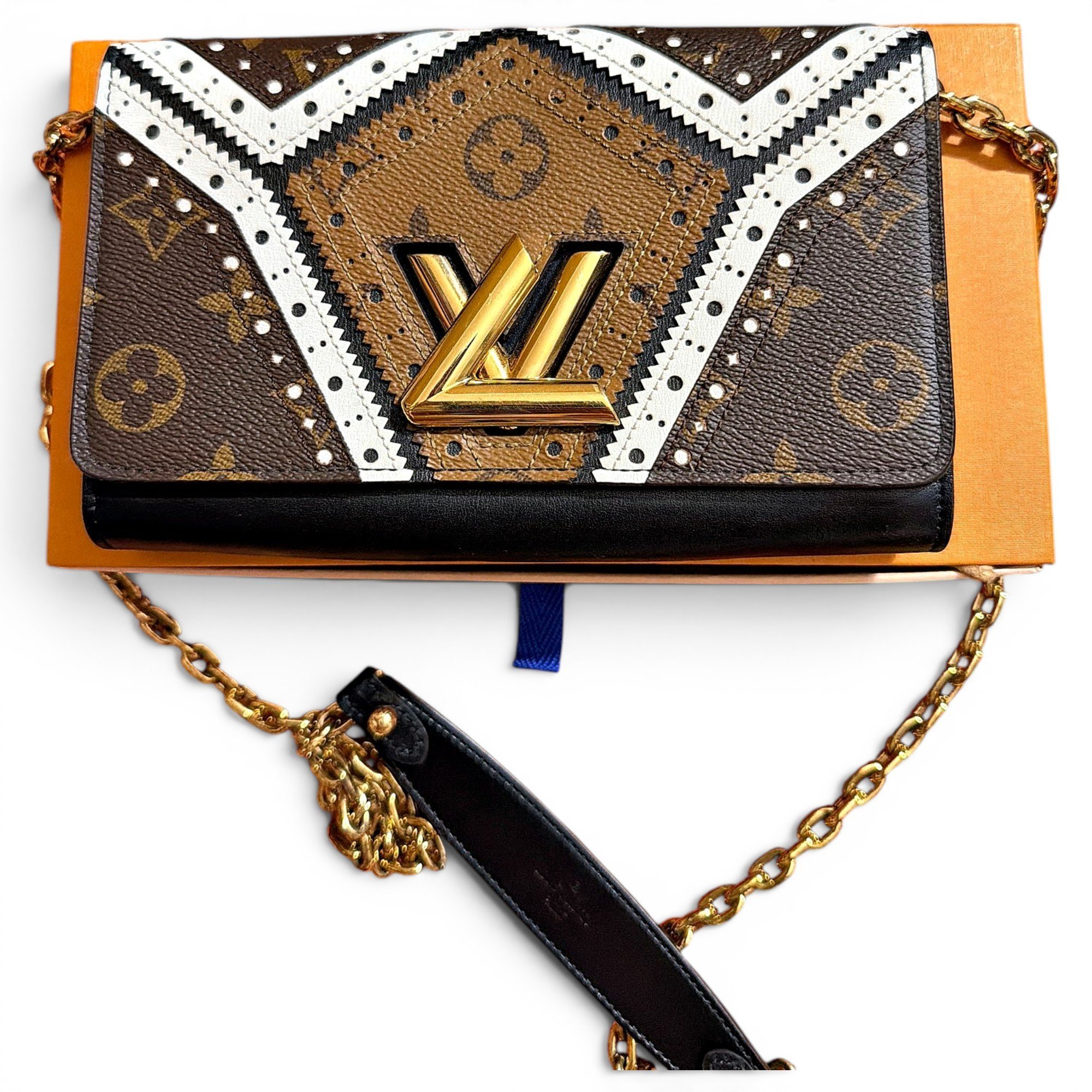 Twist leather crossbody bag