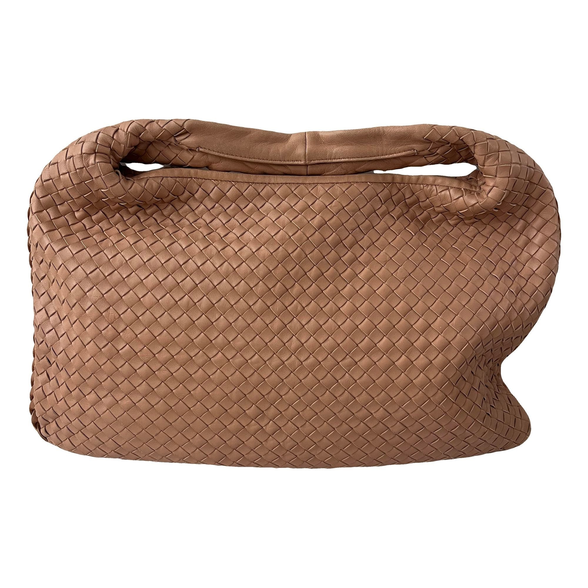 Veneta leather handbag