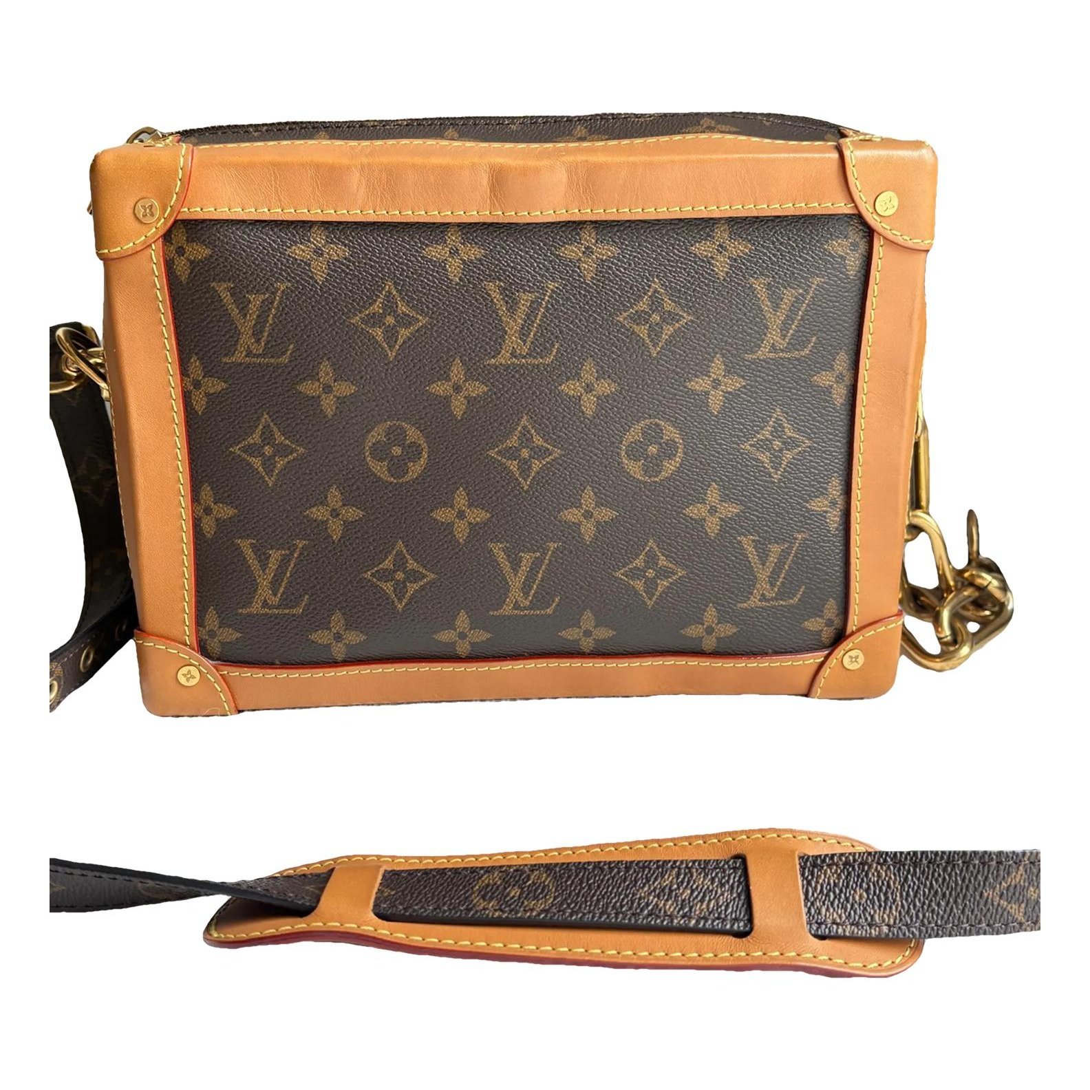 Side Trunk vinyl crossbody bag
