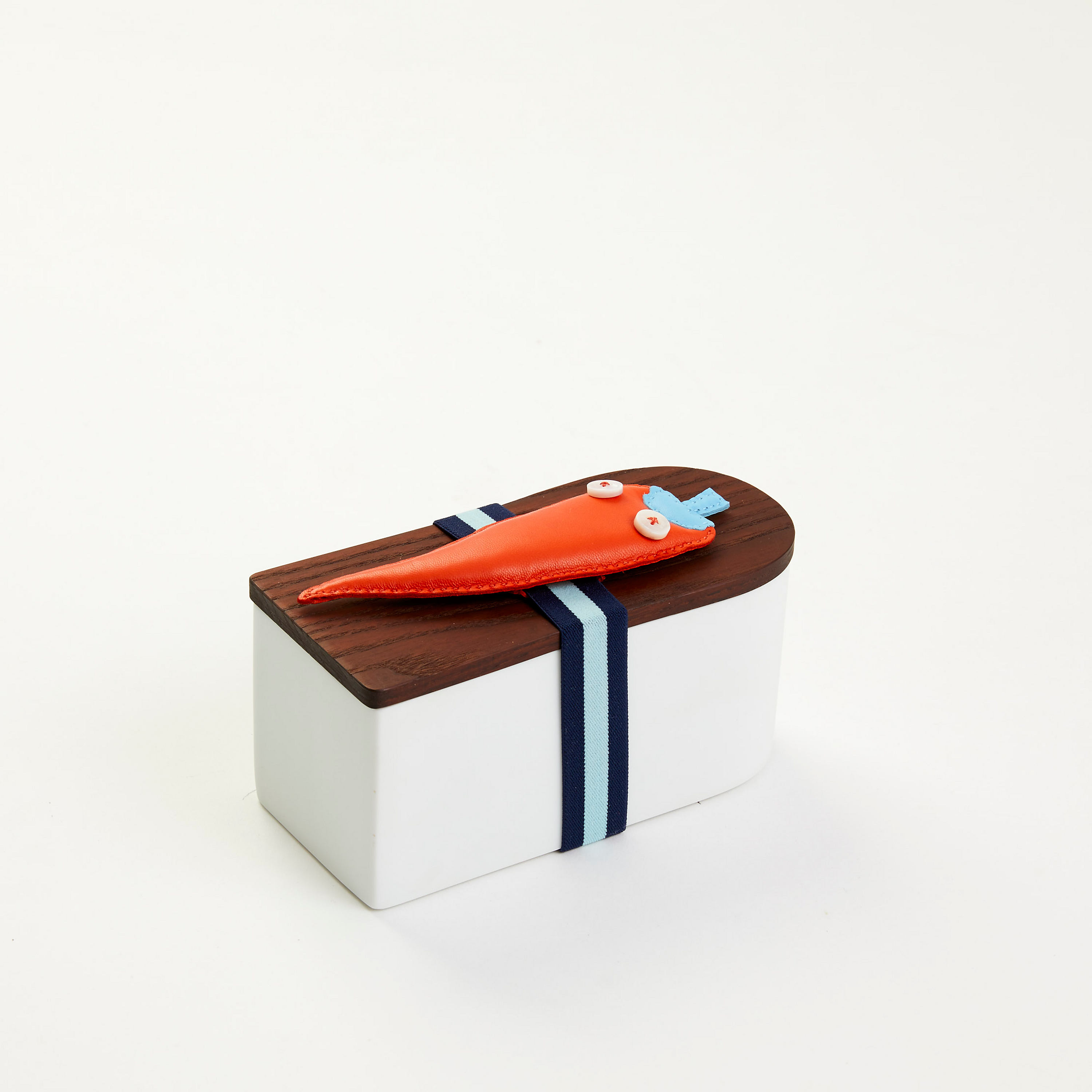 Box with elastic lid