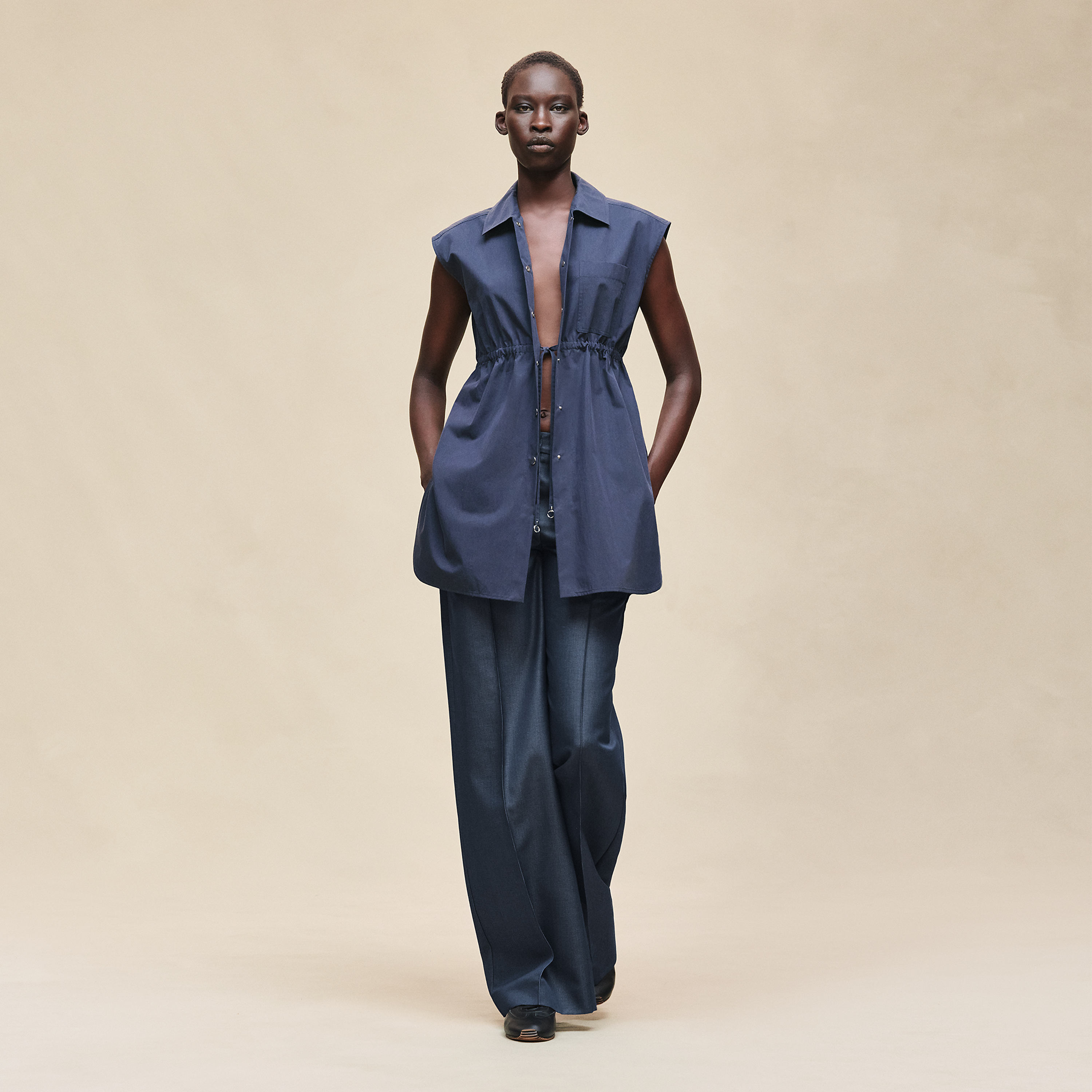 Sleeveless drawstring shirt