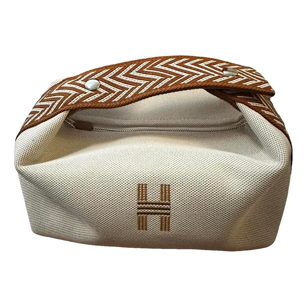 Bride à brac cloth vanity case