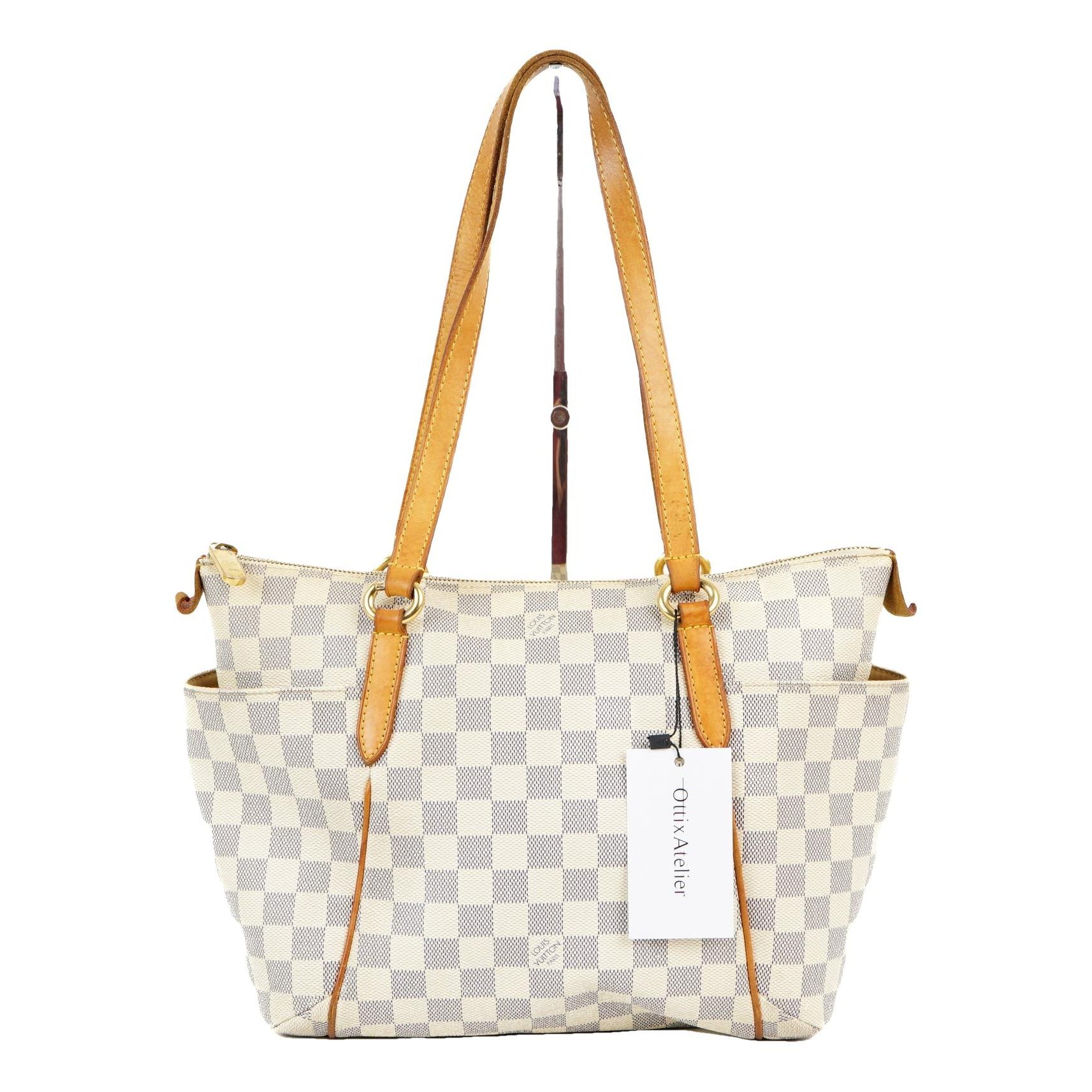 Totally leather handbag