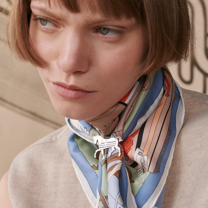 Cheval a La Couverture Scarf 70 Ring
