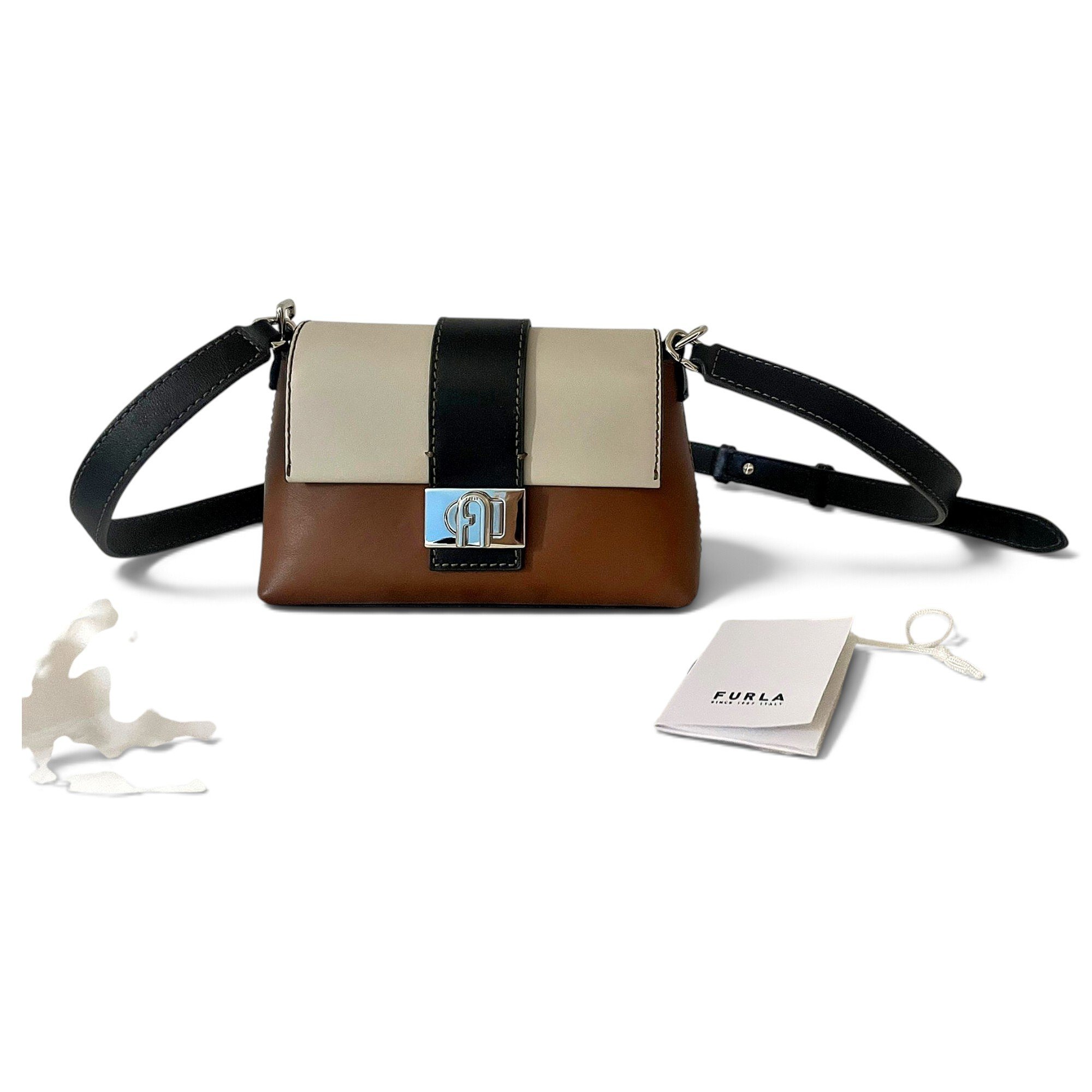 Leather travel bag