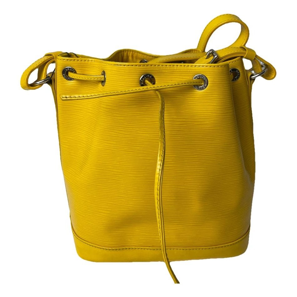 Petit Noé trunk leather crossbody bag