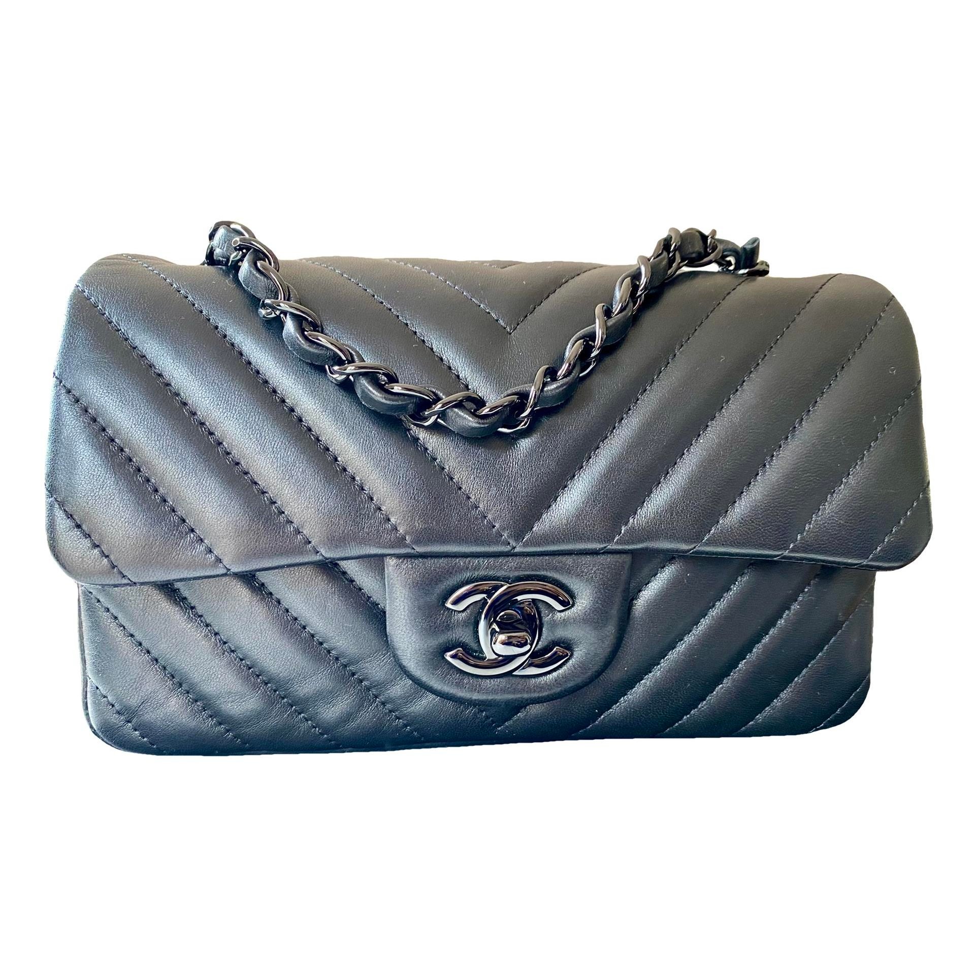 Chanel Timeless/Classique leather crossbody bag