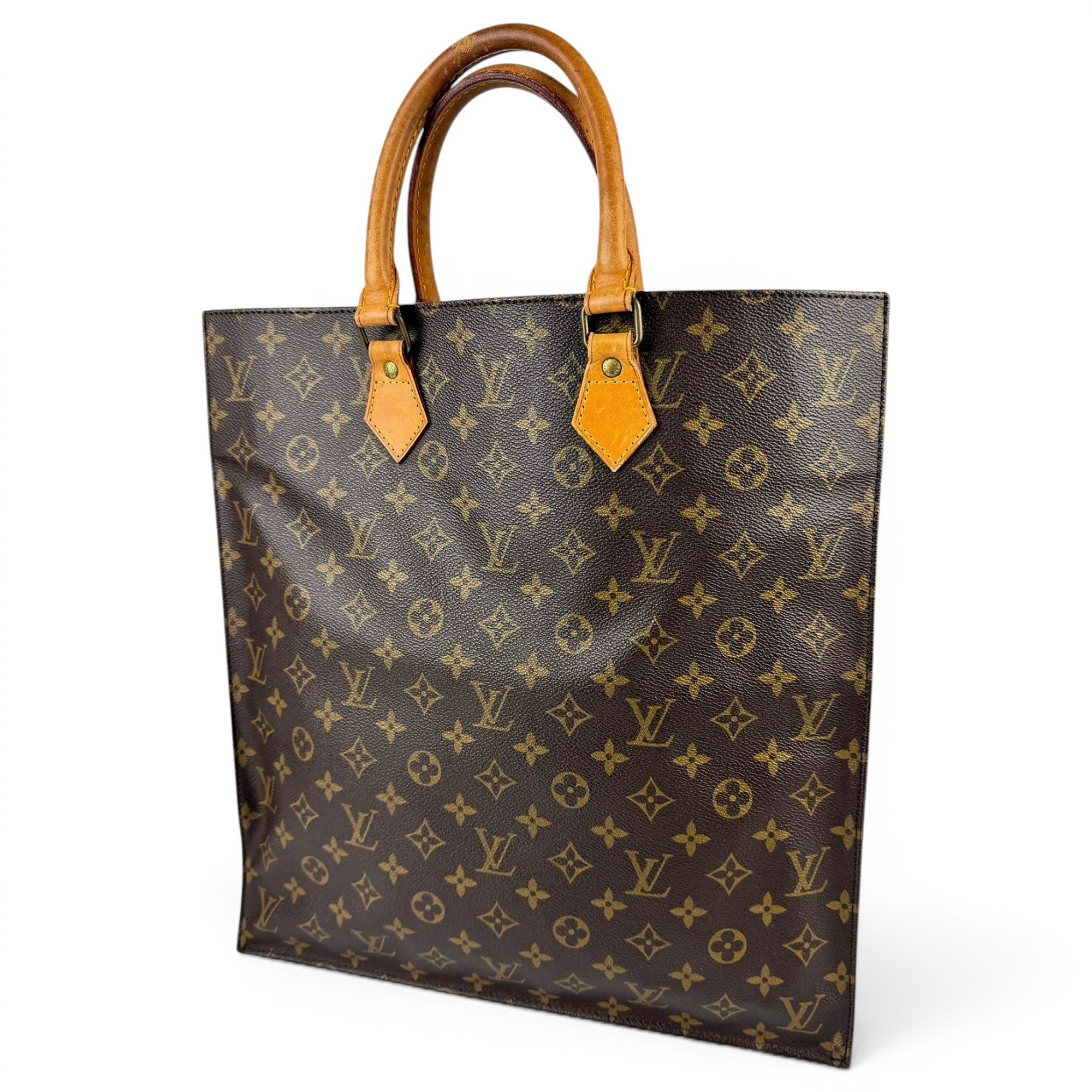 Plat leather handbag