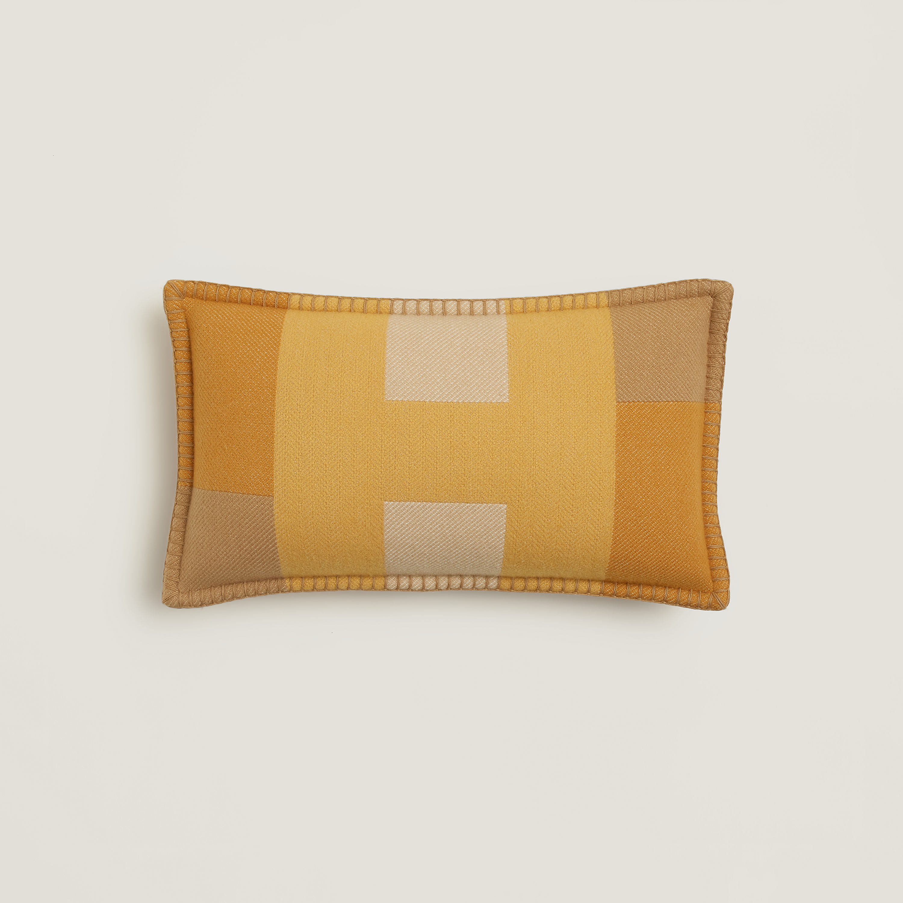 H Horizon pillow, small model