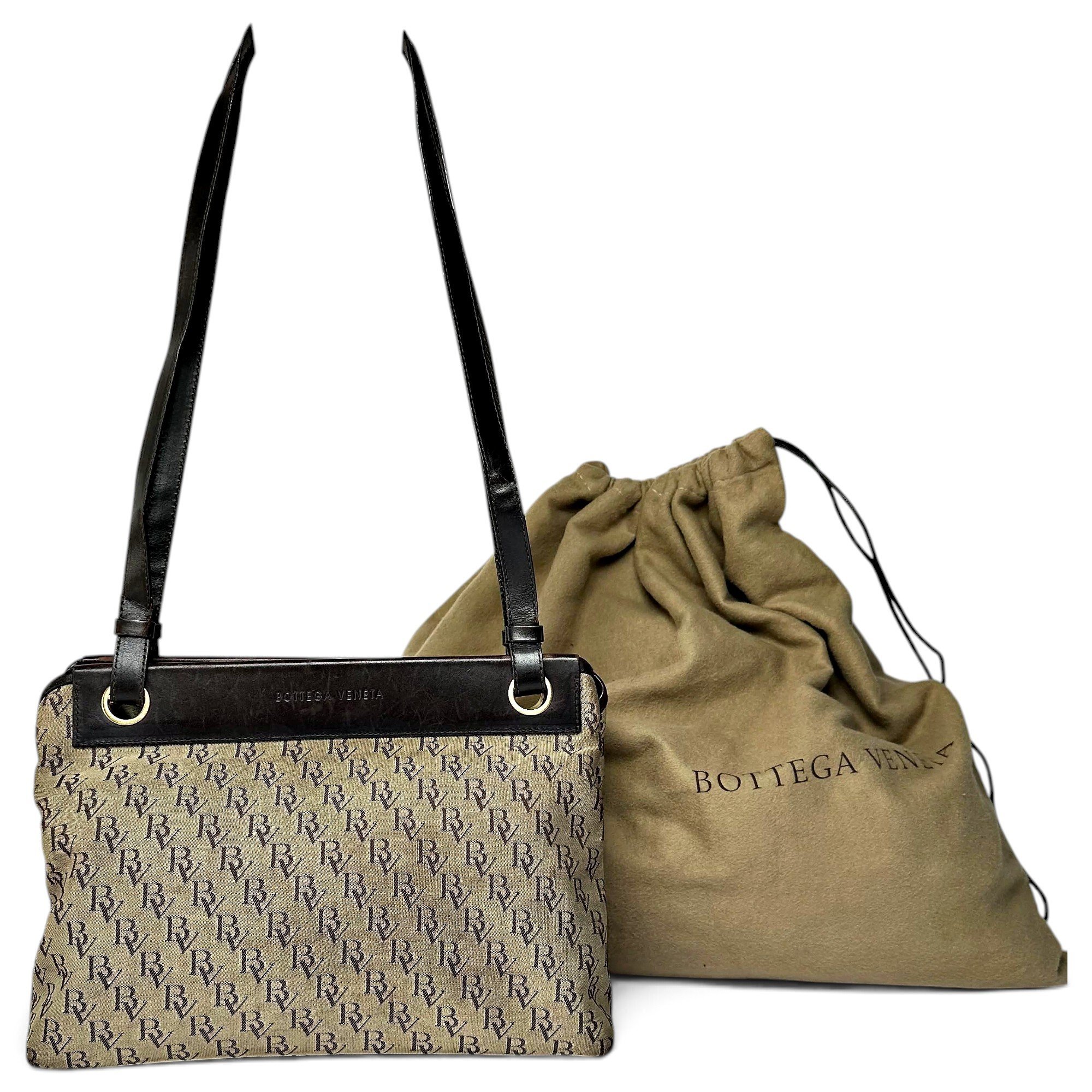 Veneta leather handbag