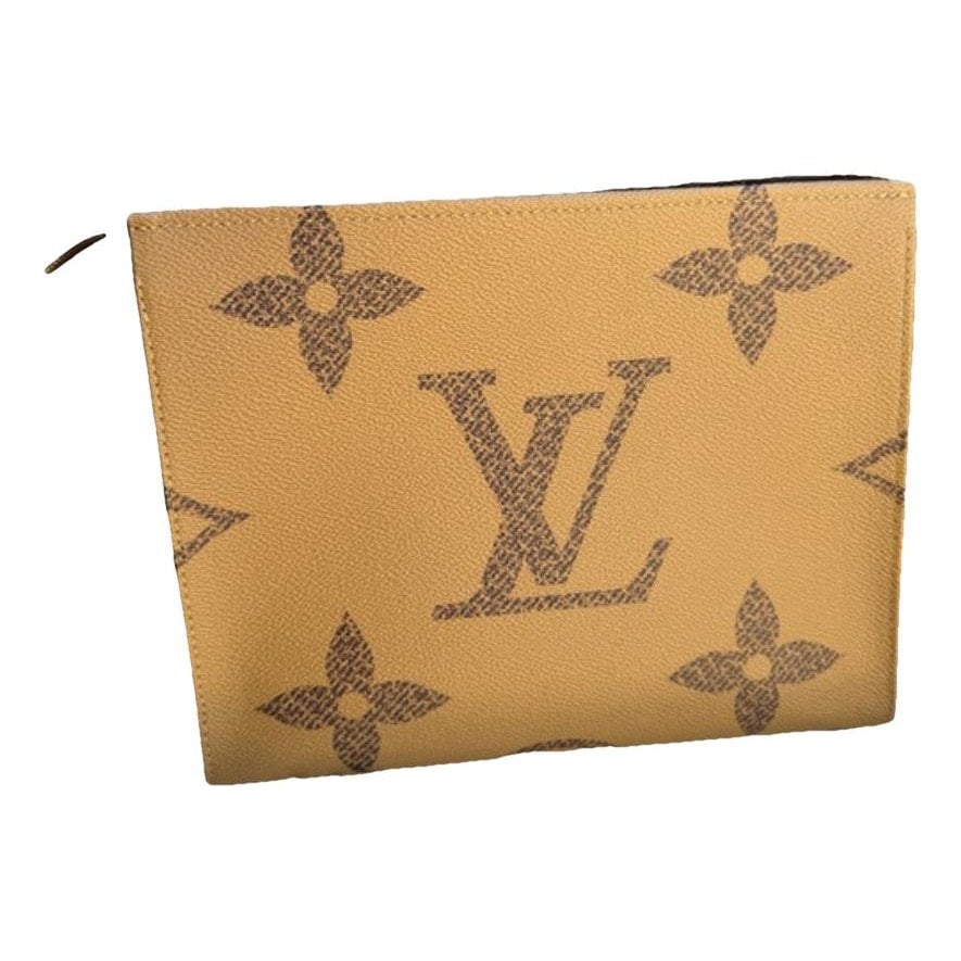 Leather clutch bag