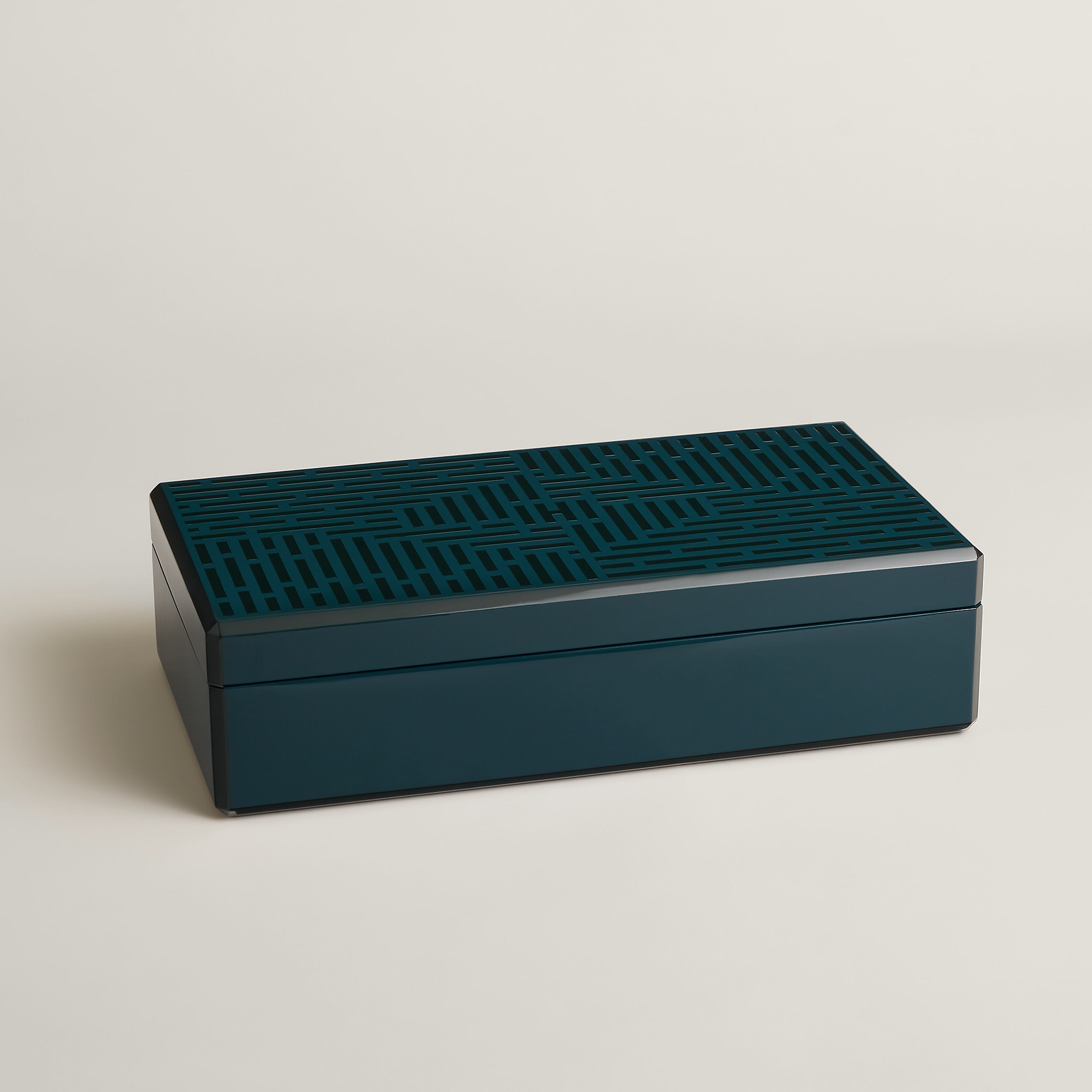 Facettes H en Dedale tie box