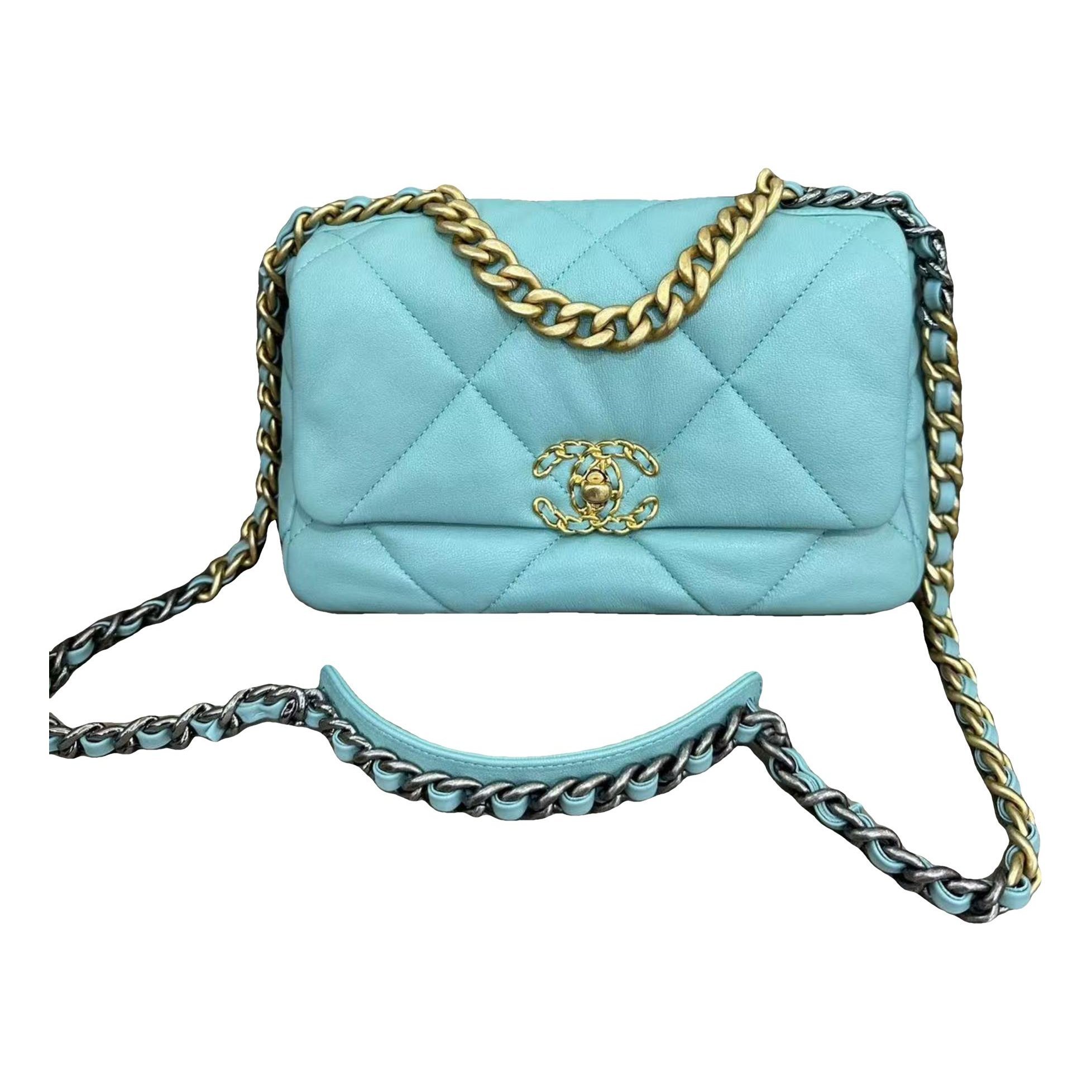 Chanel 19 leather handbag