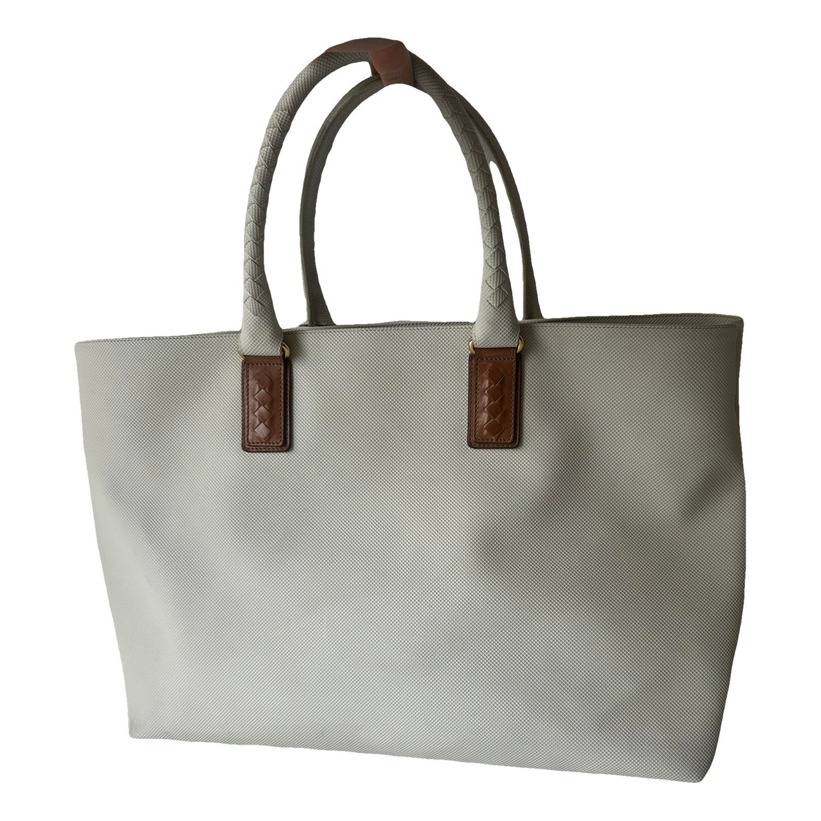 Leather travel bag