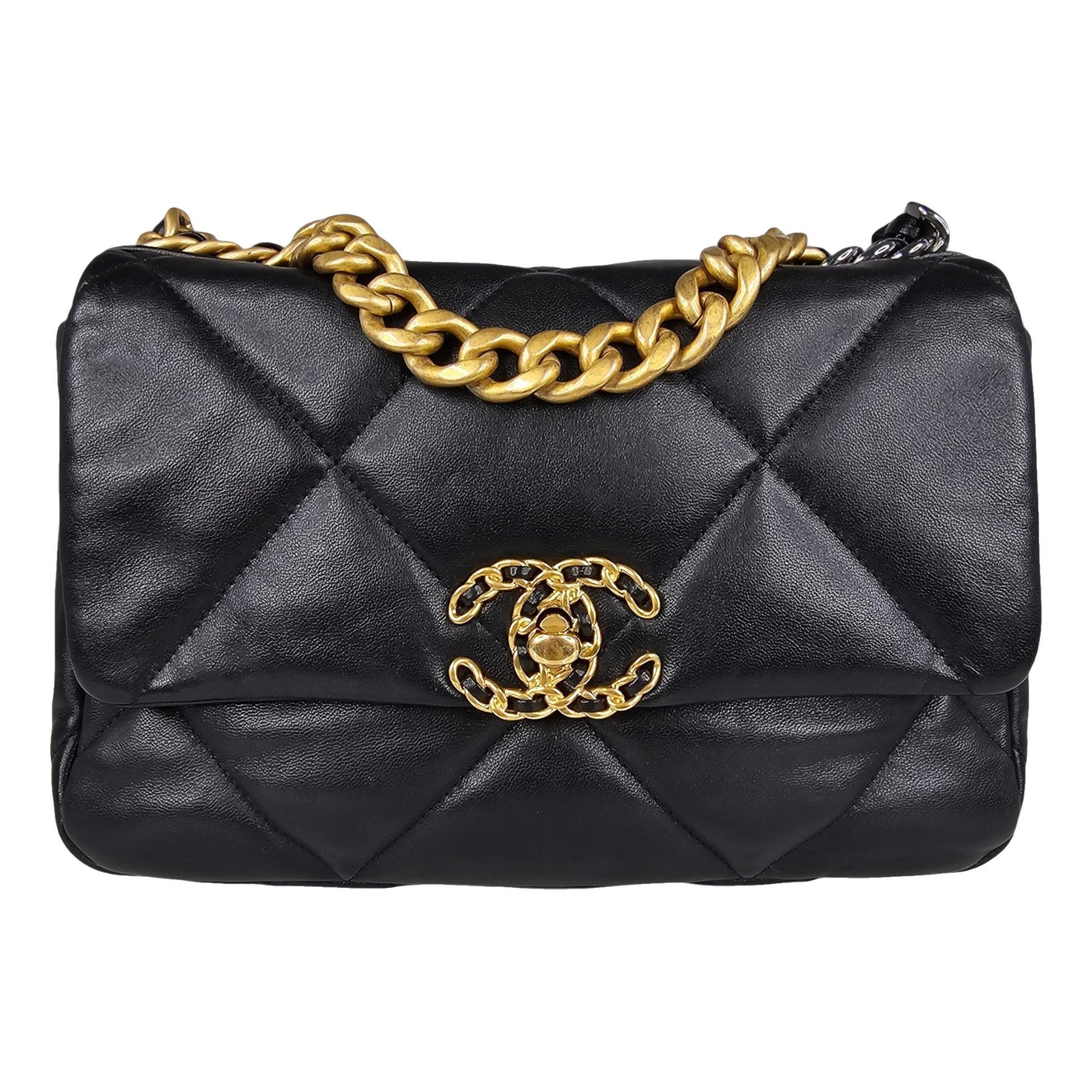 Chanel 19 leather handbag