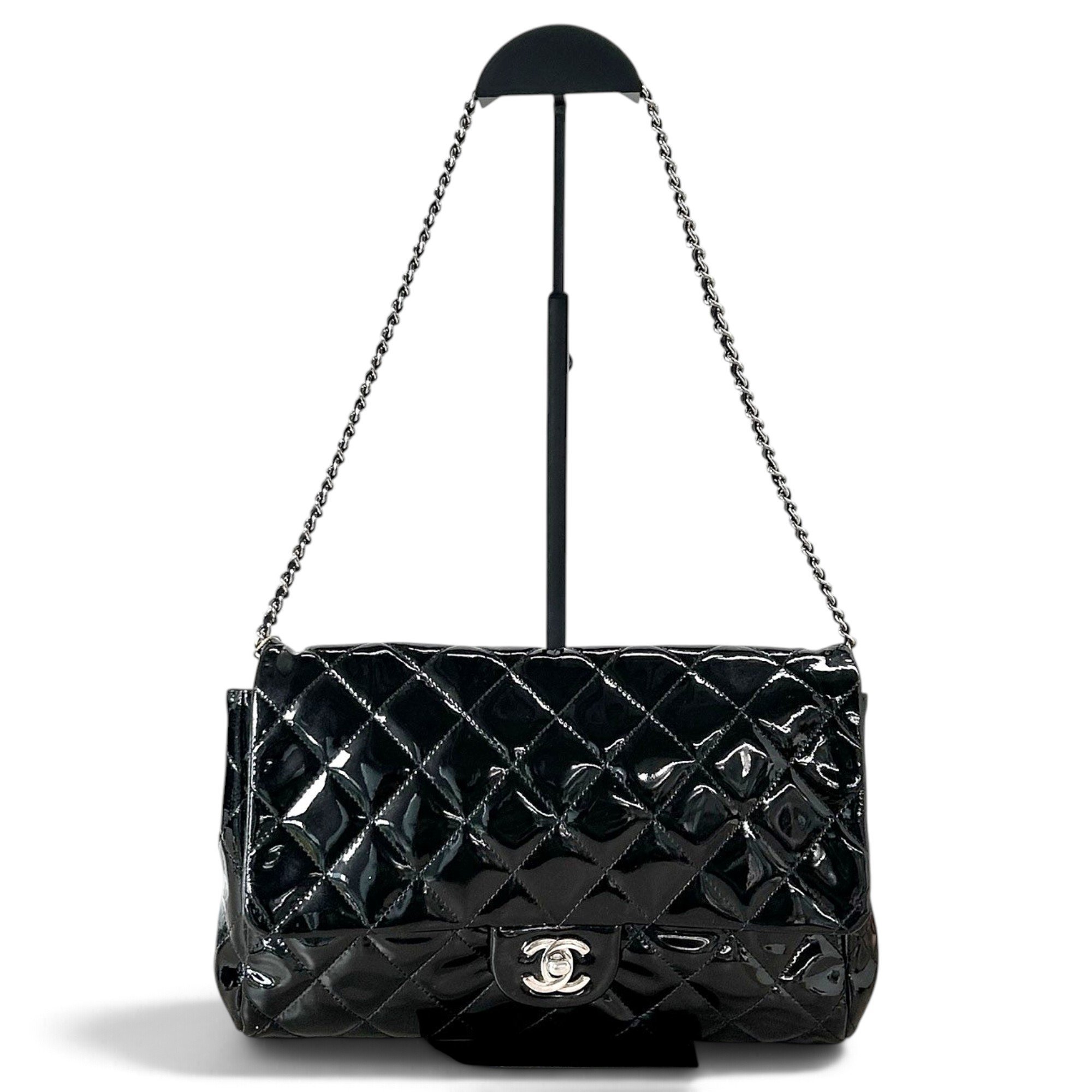 Timeless/Classique patent leather handbag