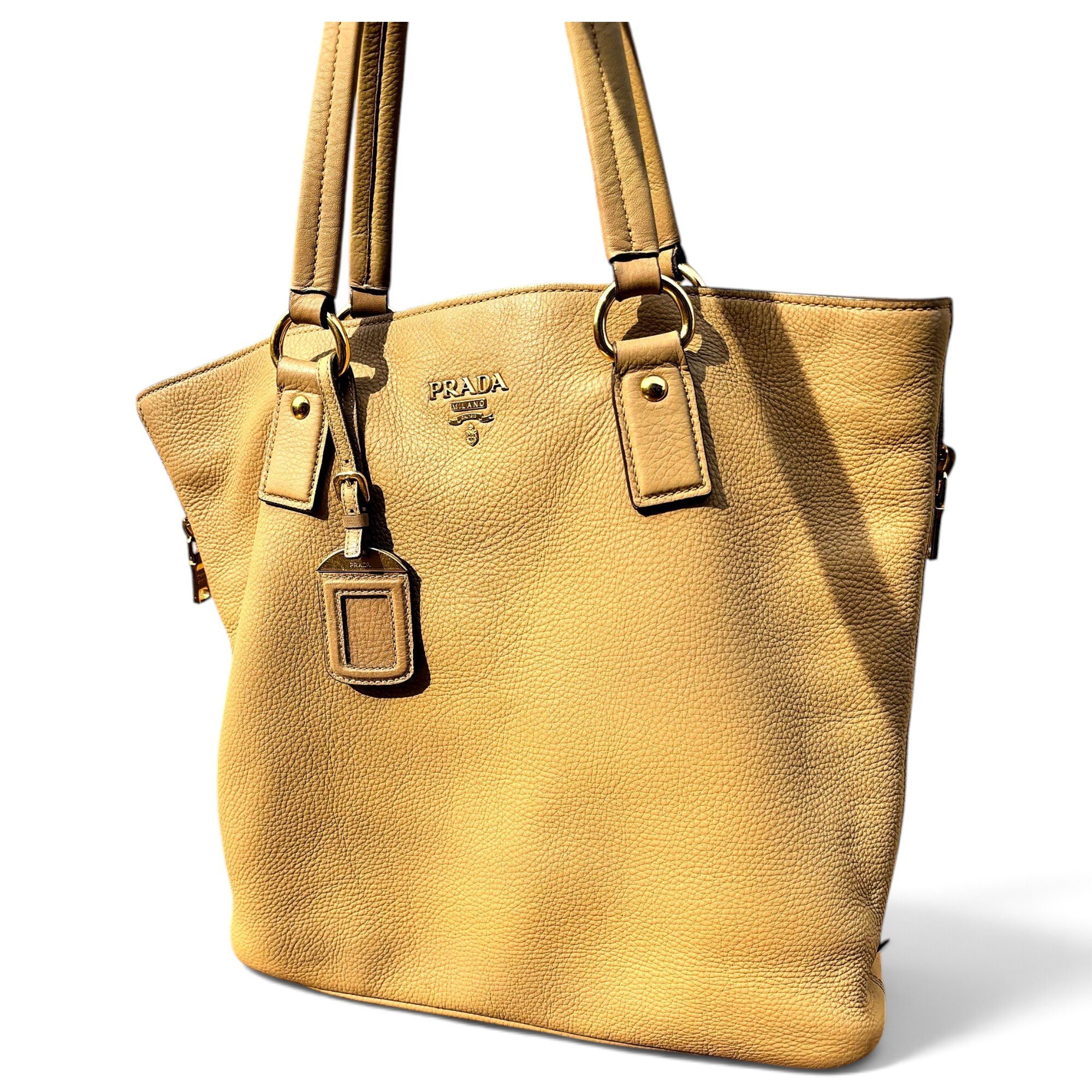 Monochrome leather tote