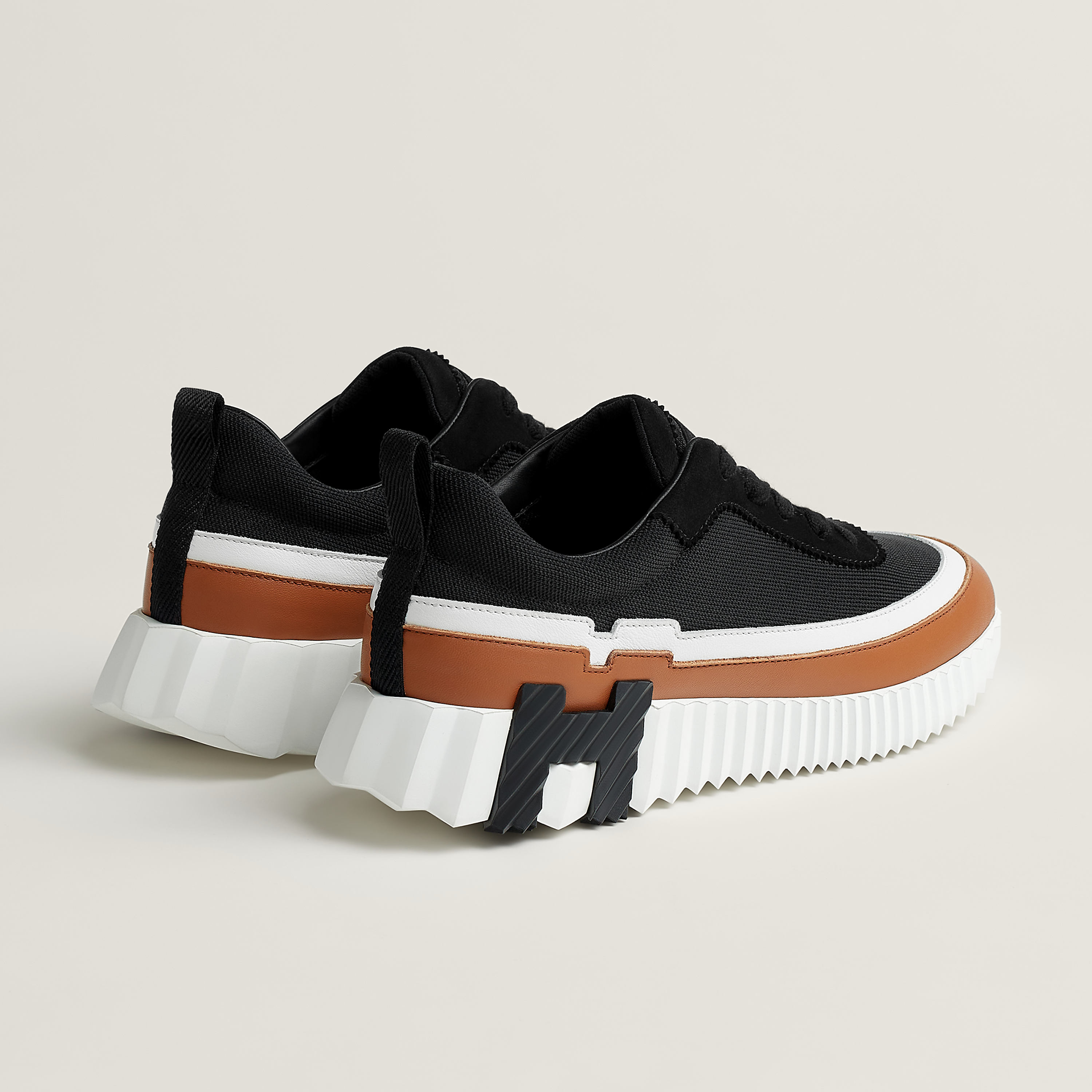 Bouncing sneaker