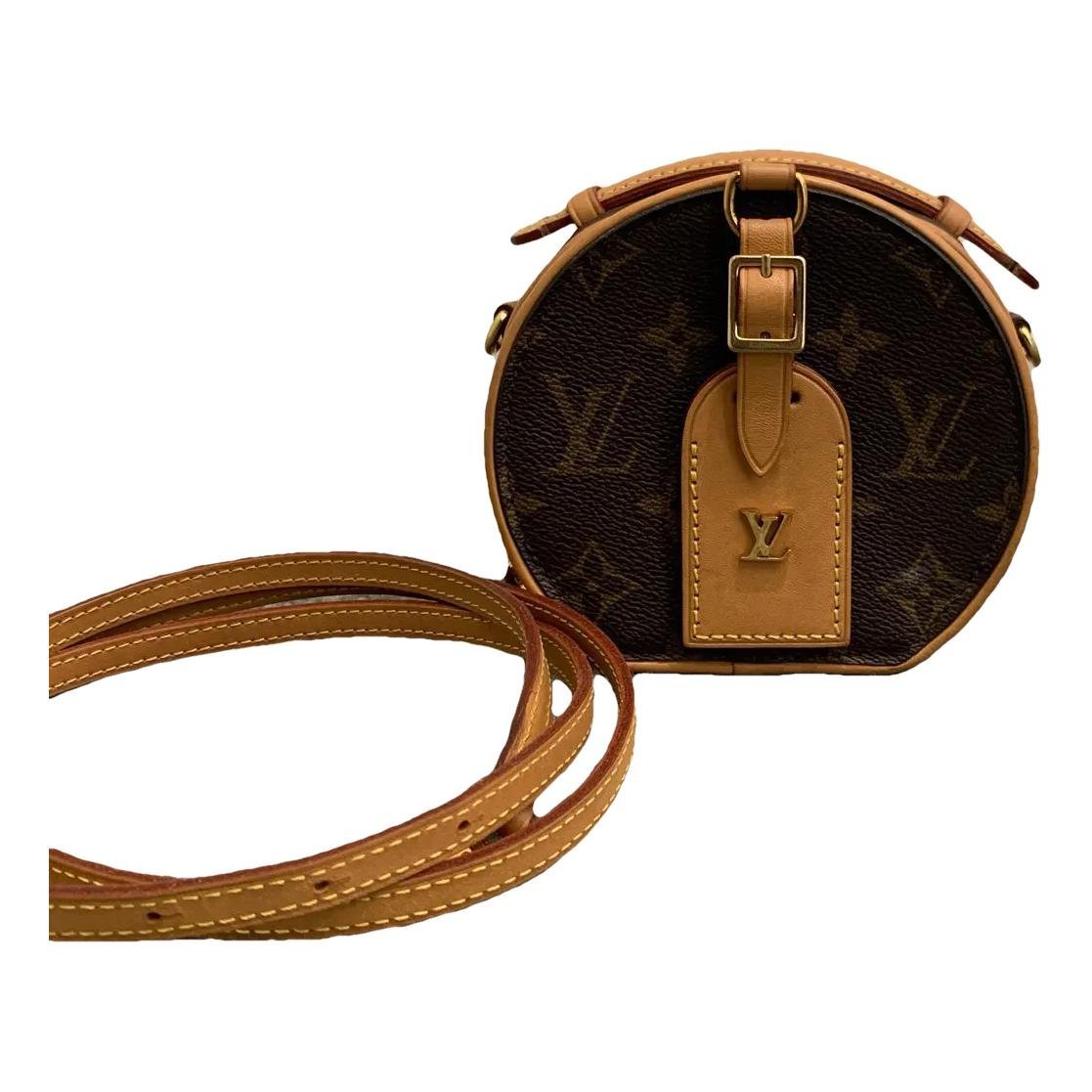 Boîte chapeau souple vinyl crossbody bag