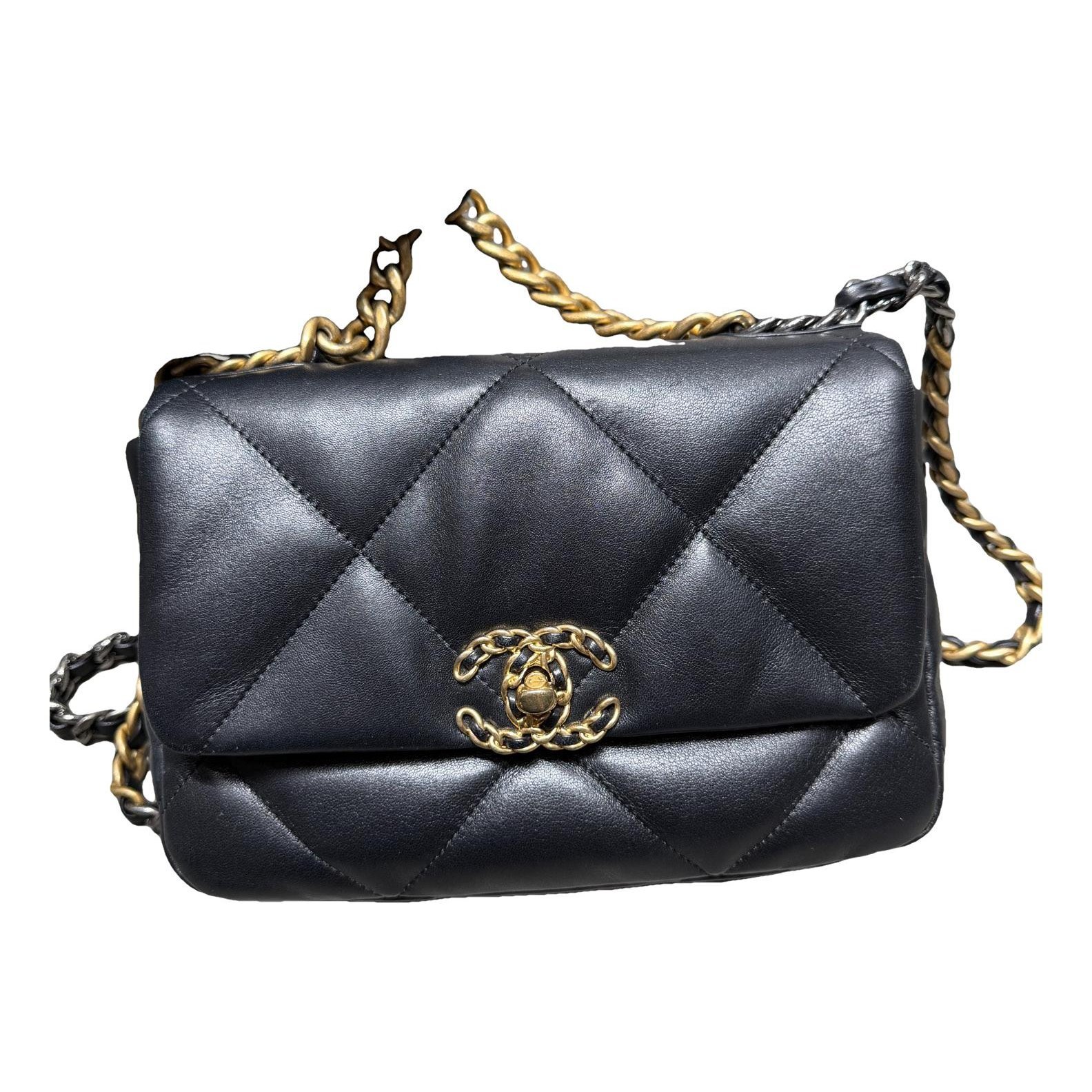 Chanel 19 leather handbag