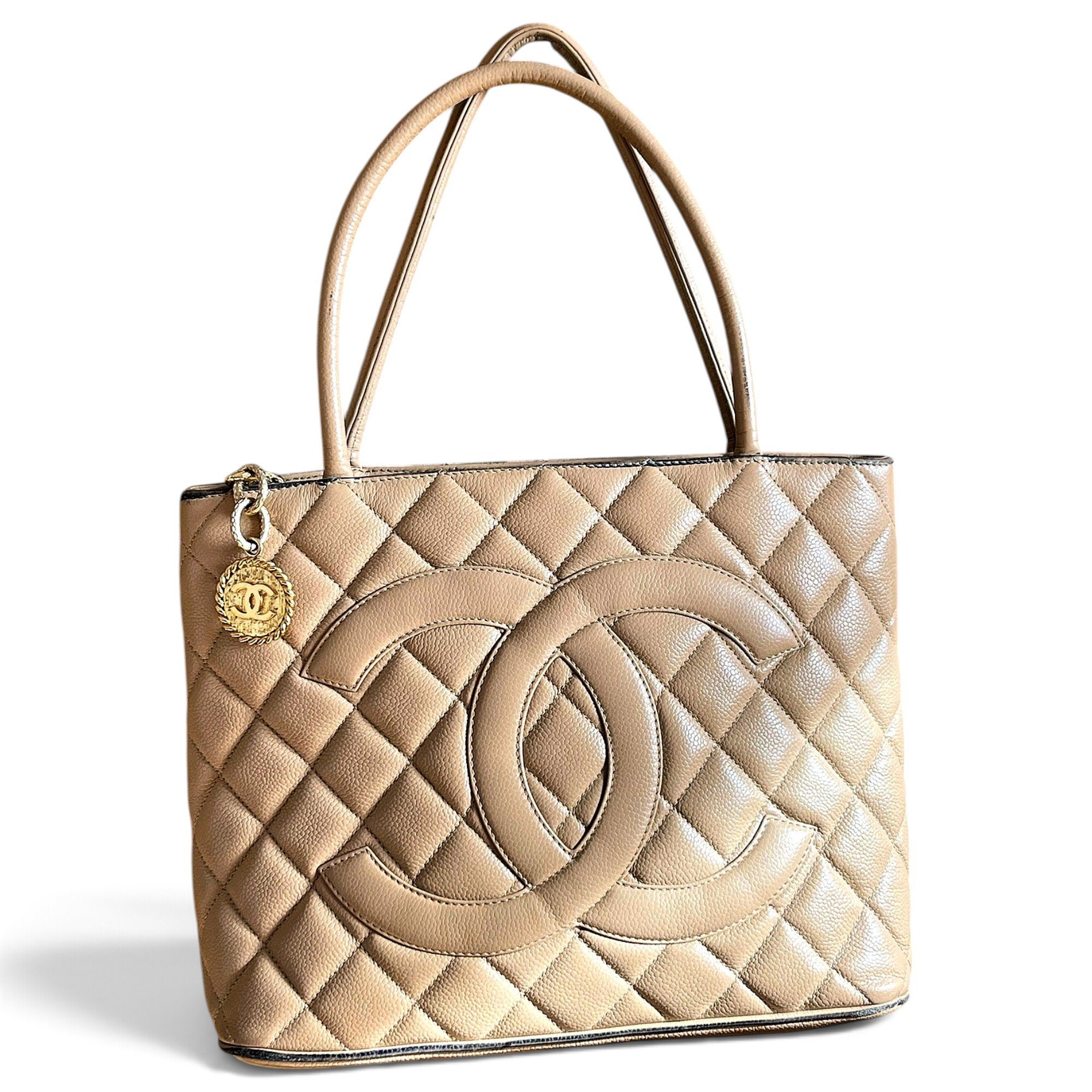 Médaillon leather tote
