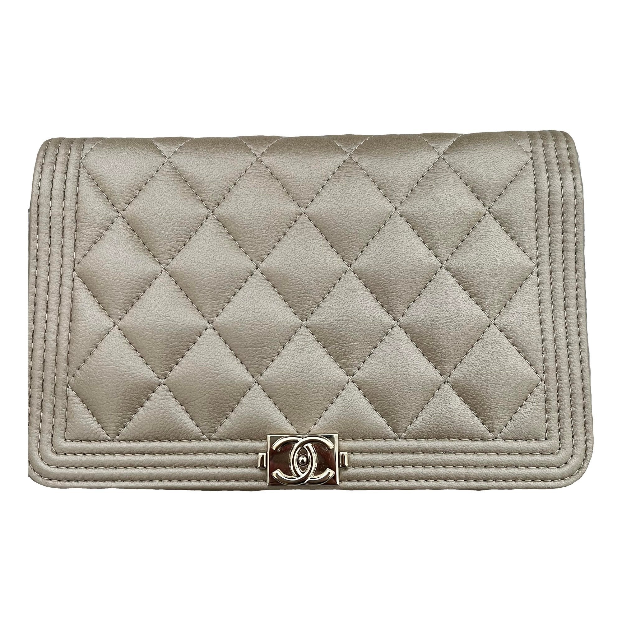 Wallet On Chain leather crossbody bag